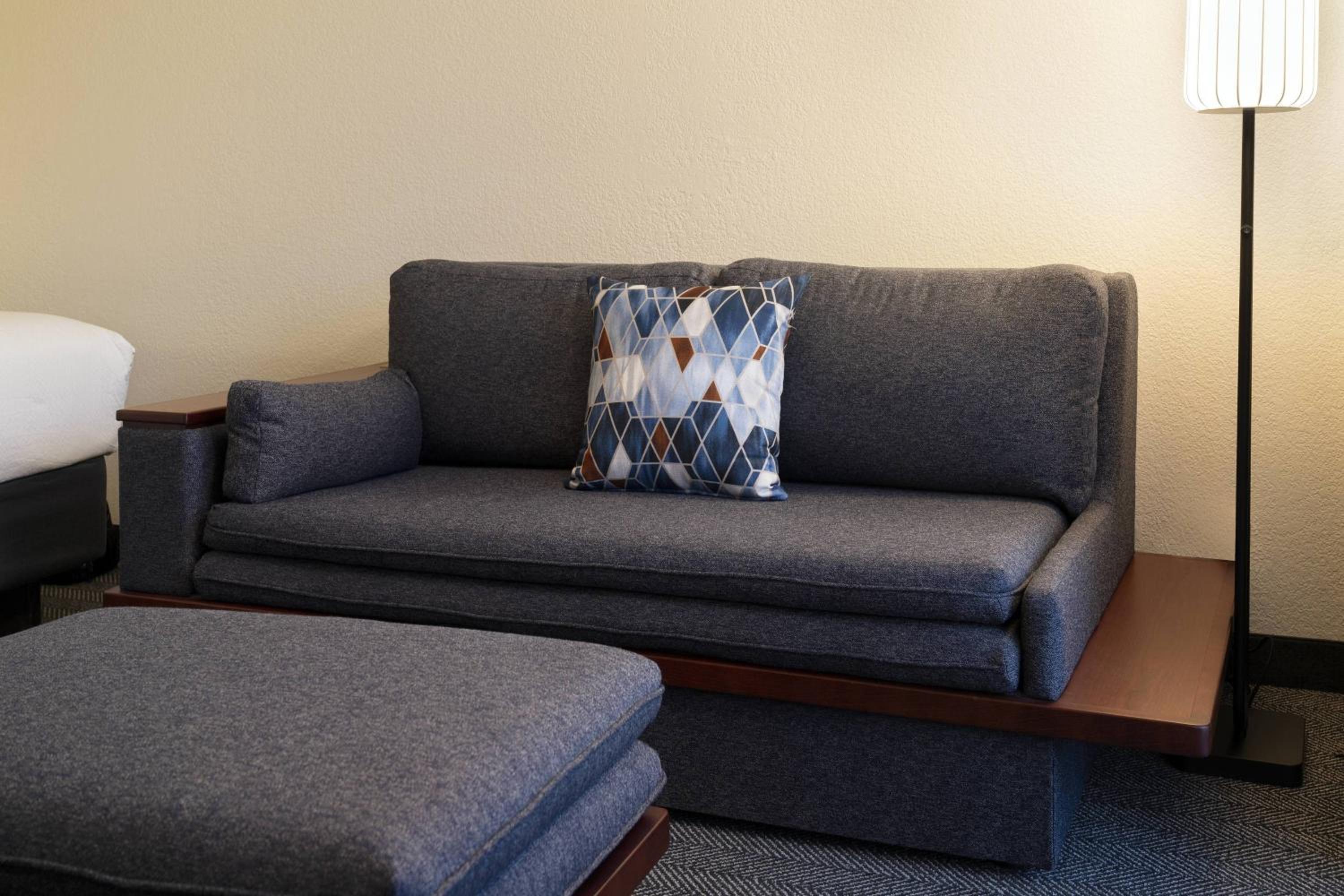 King Room with Sofa Bed - Photo 6