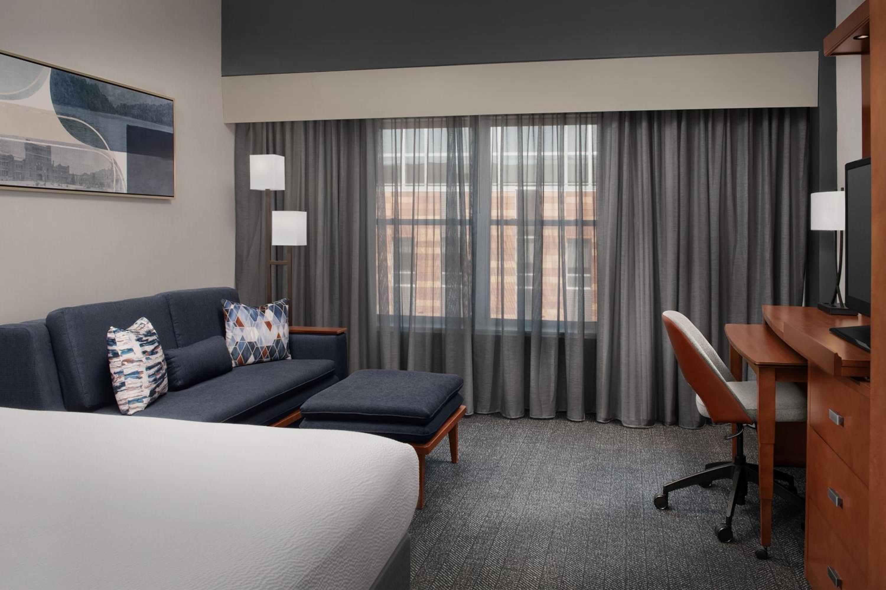 King Room with Sofa Bed - Hearing Accessible photo 2