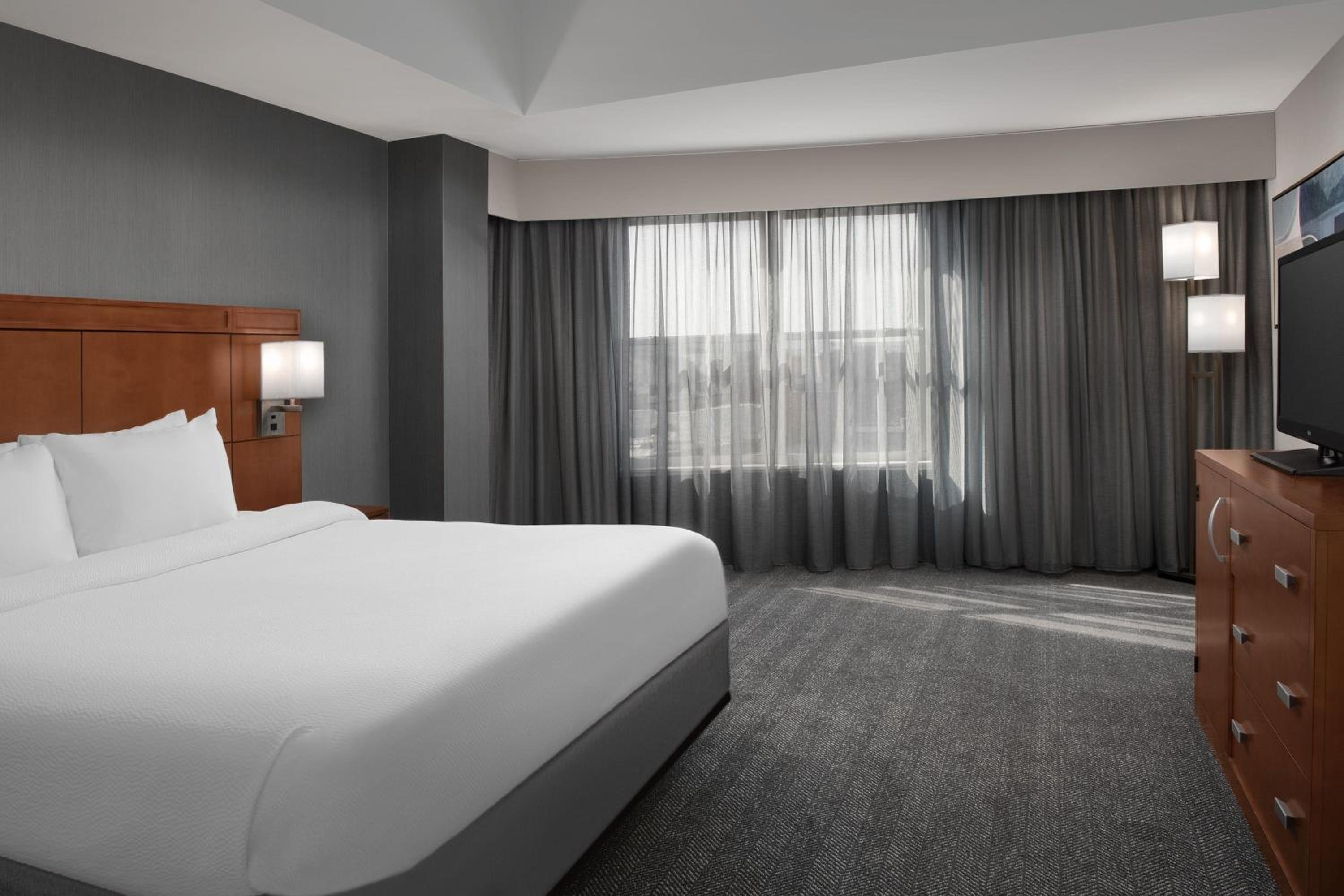 One-Bedroom King Suite with Sofa Bed - Hearing Accessible photo 2