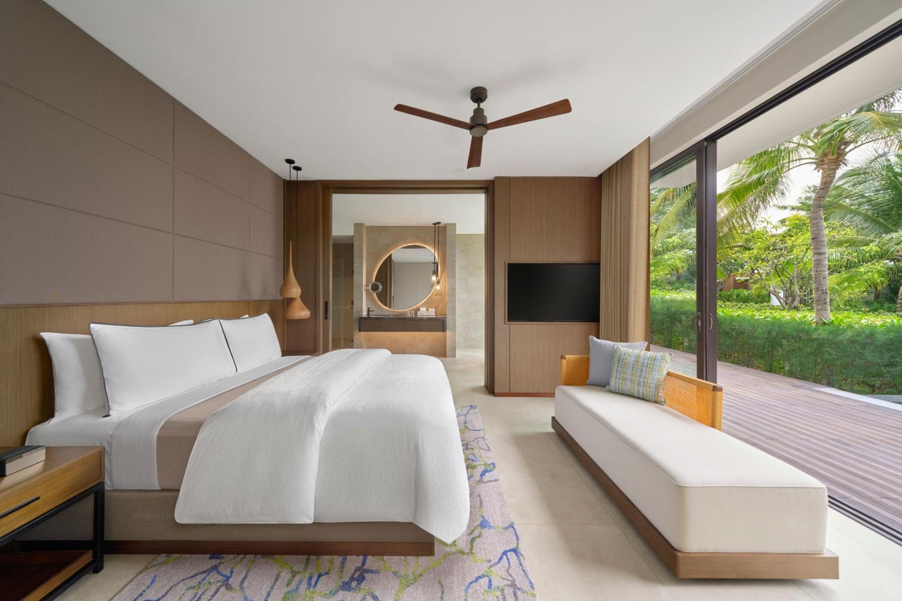Three-Bedroom Villa with Private Pool and Sea View - Photo 7