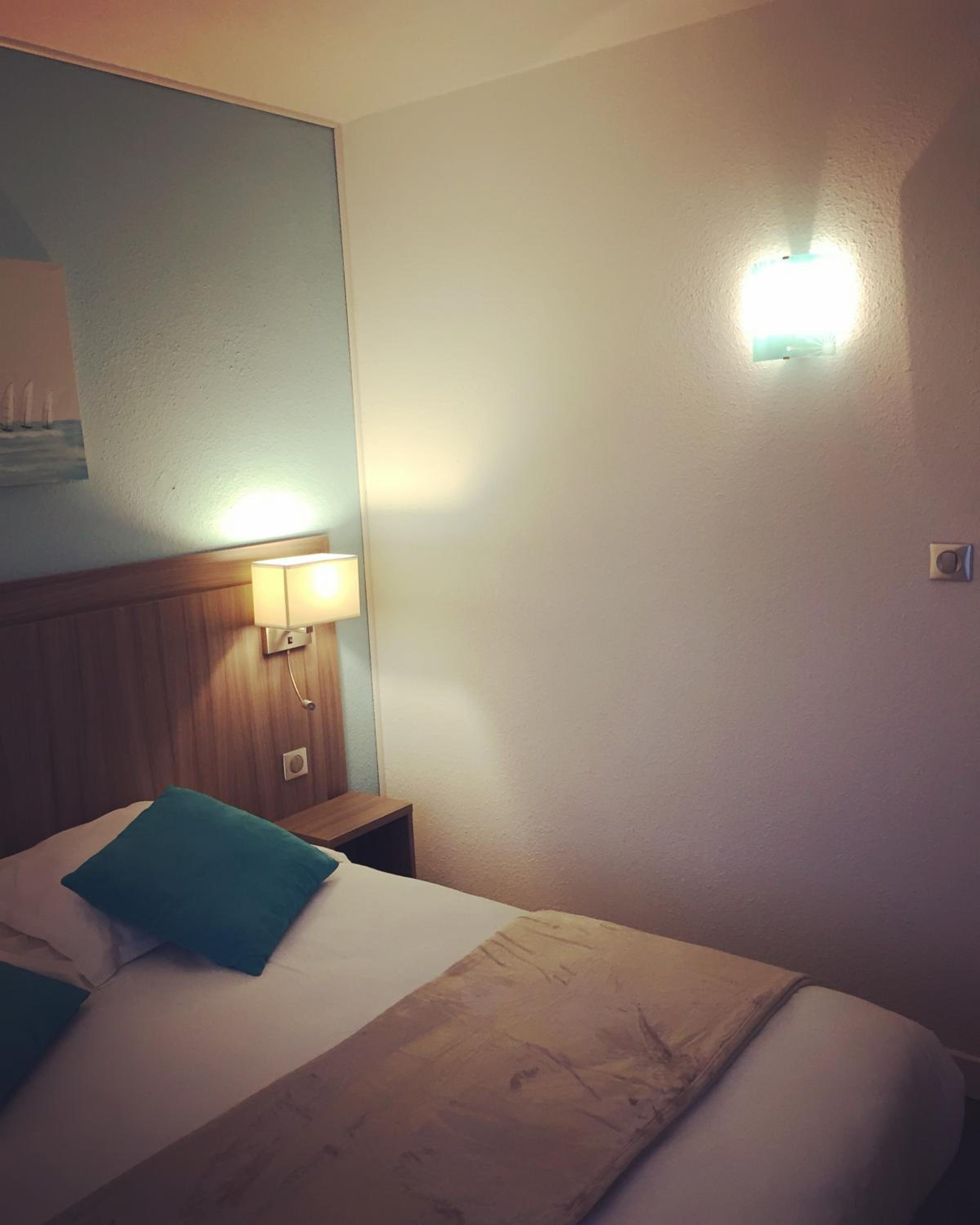 Standard Double Room - Photo 12