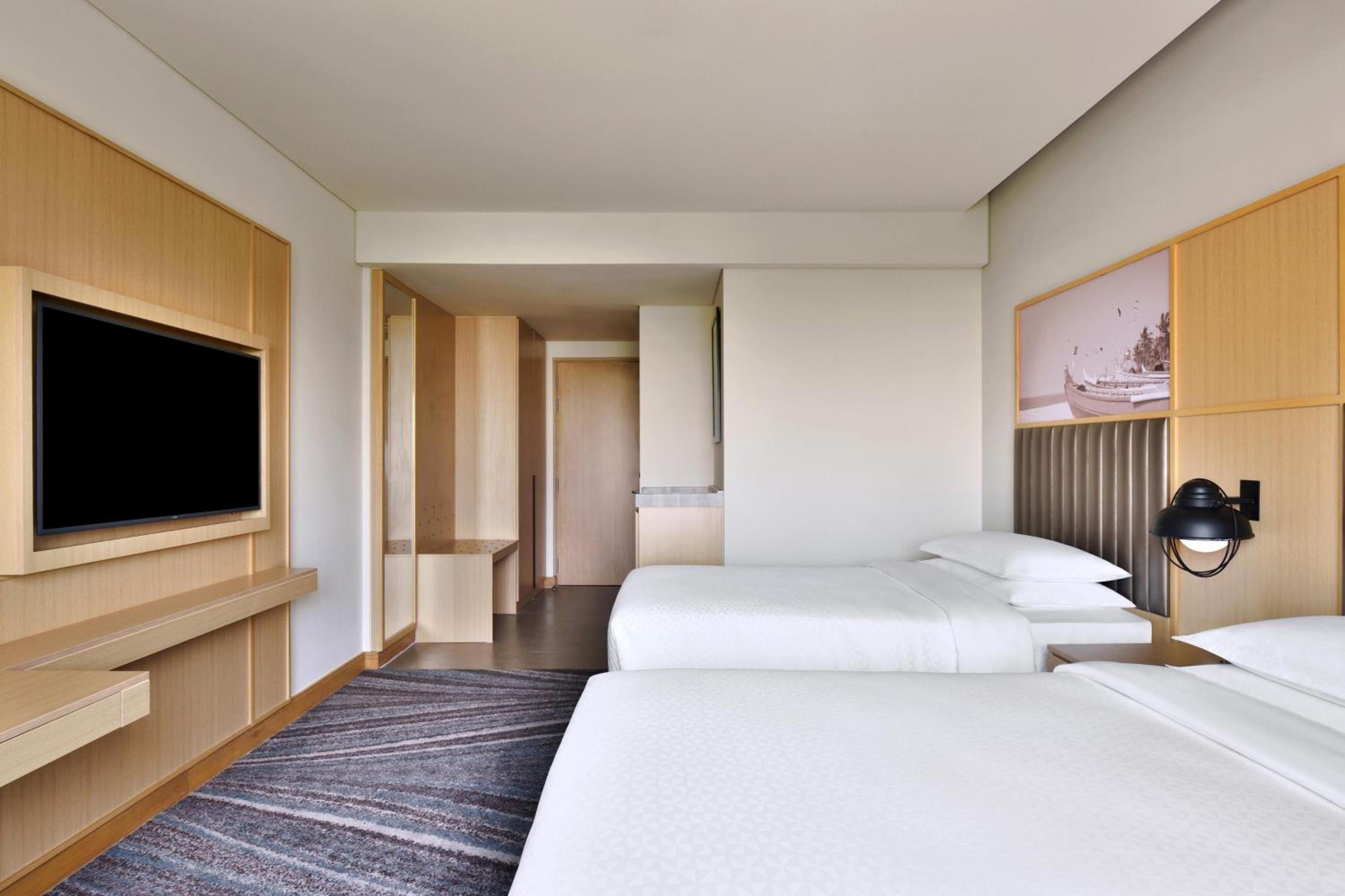 2 Twin/Single Beds, Spacious Deluxe Room photo 1