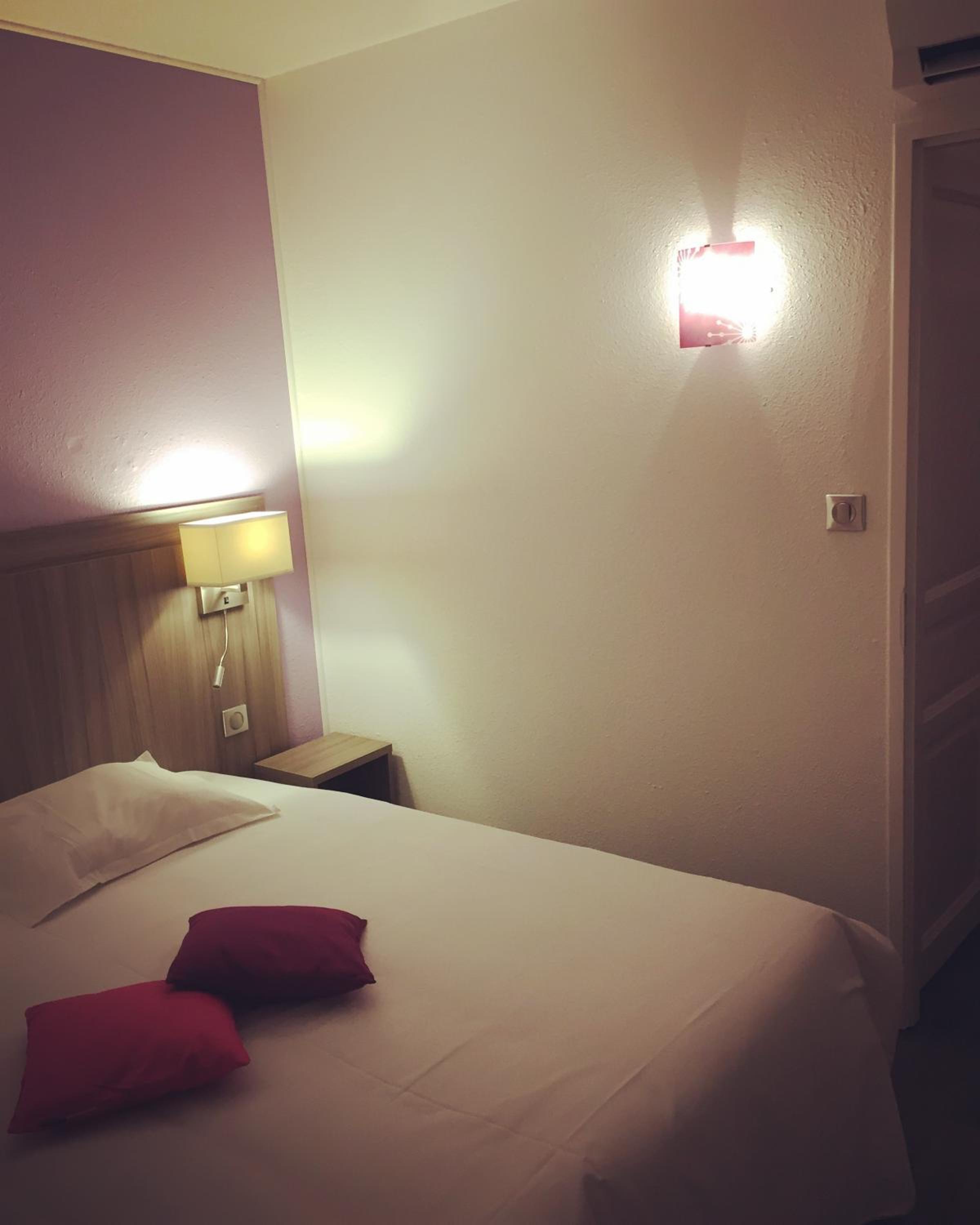 Standard Double Room - Photo 10
