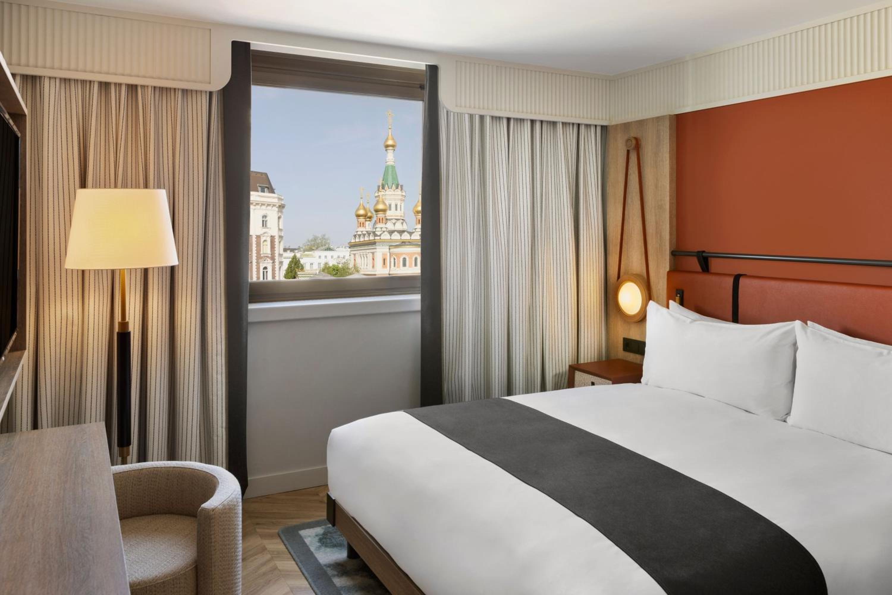 Superior King Room with Church View photo 2