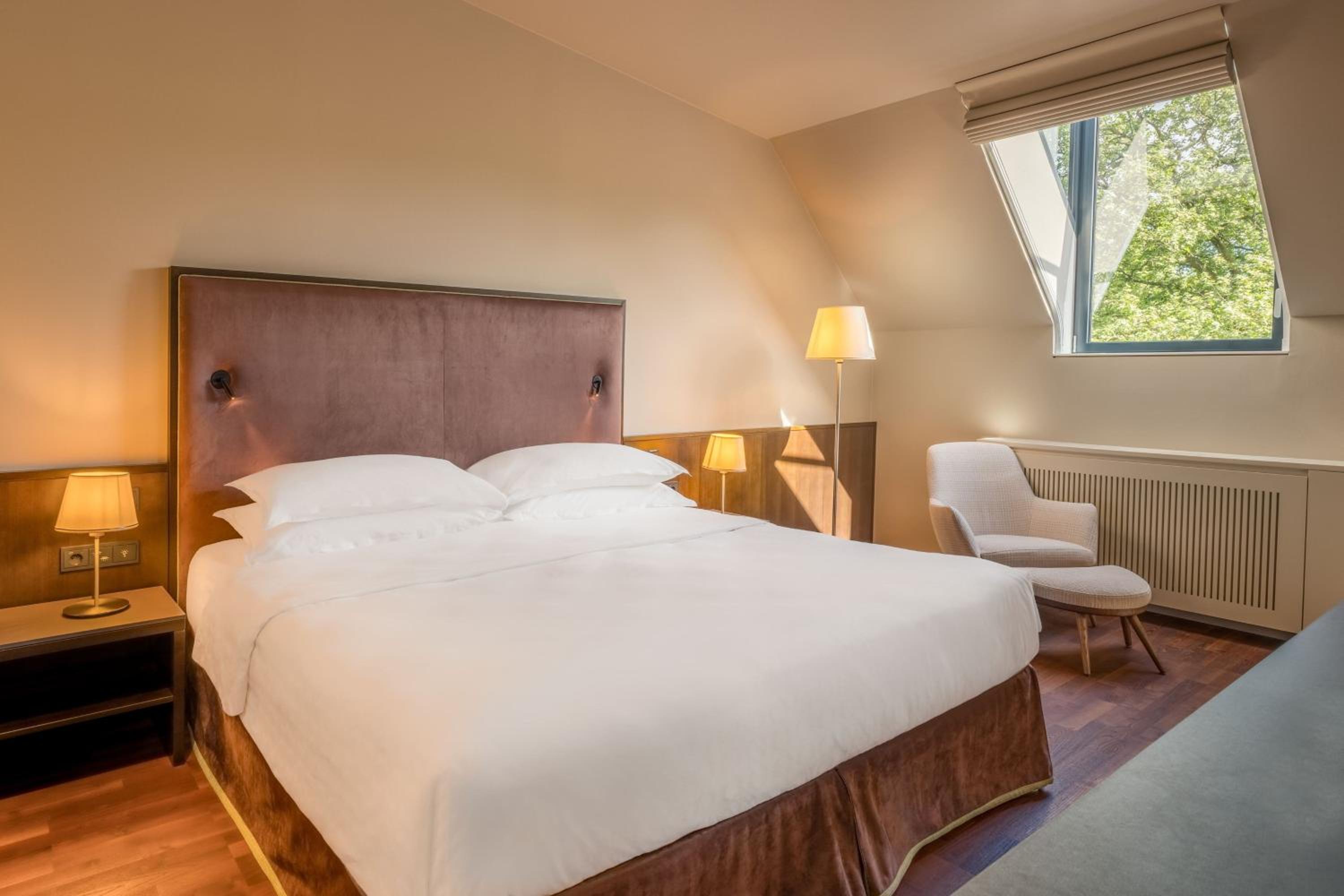 Sky Suite with garden view & Lounge Access - Photo 4
