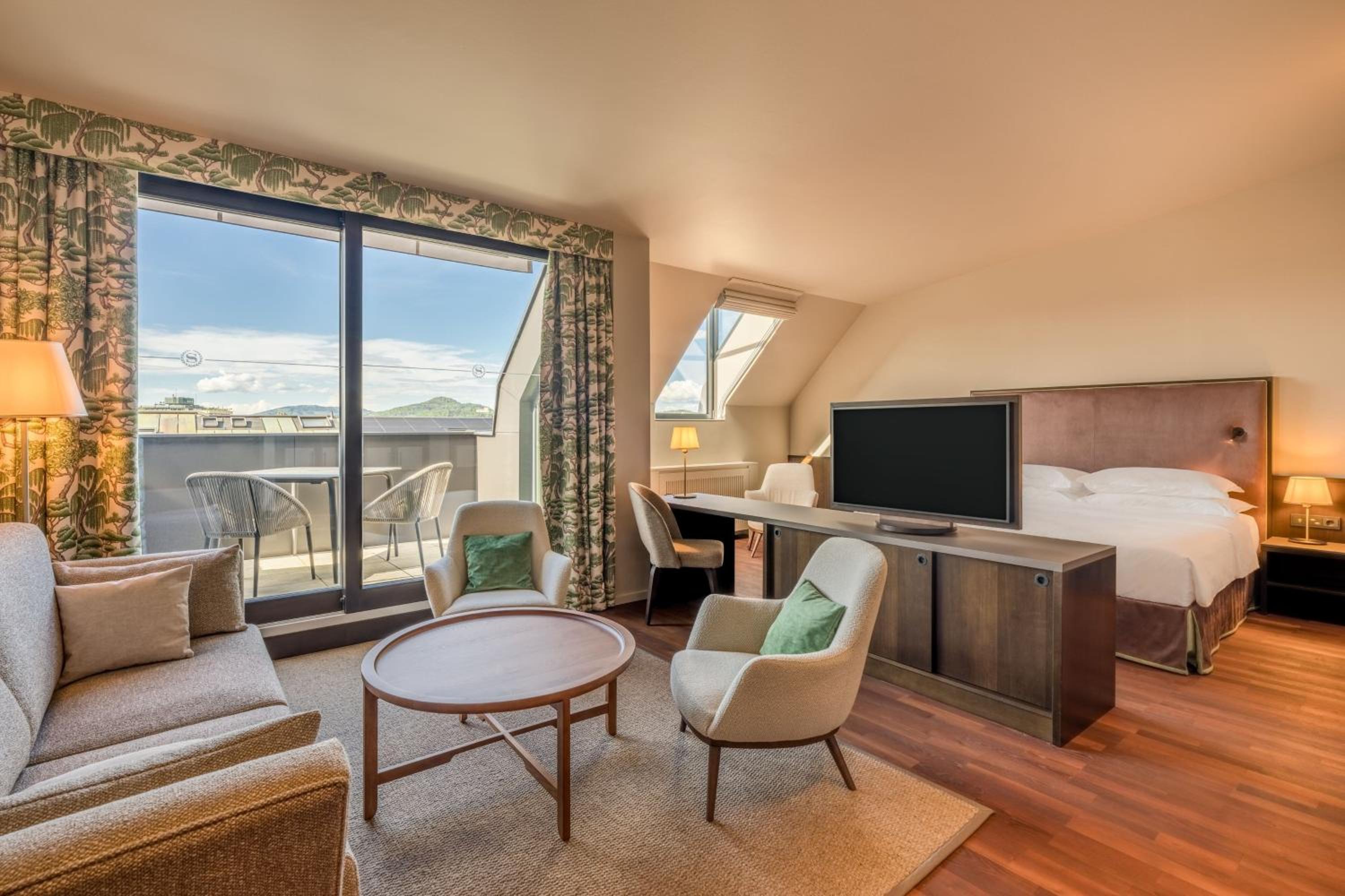 Sky Suite with city view & ETAGE7 access photo 1