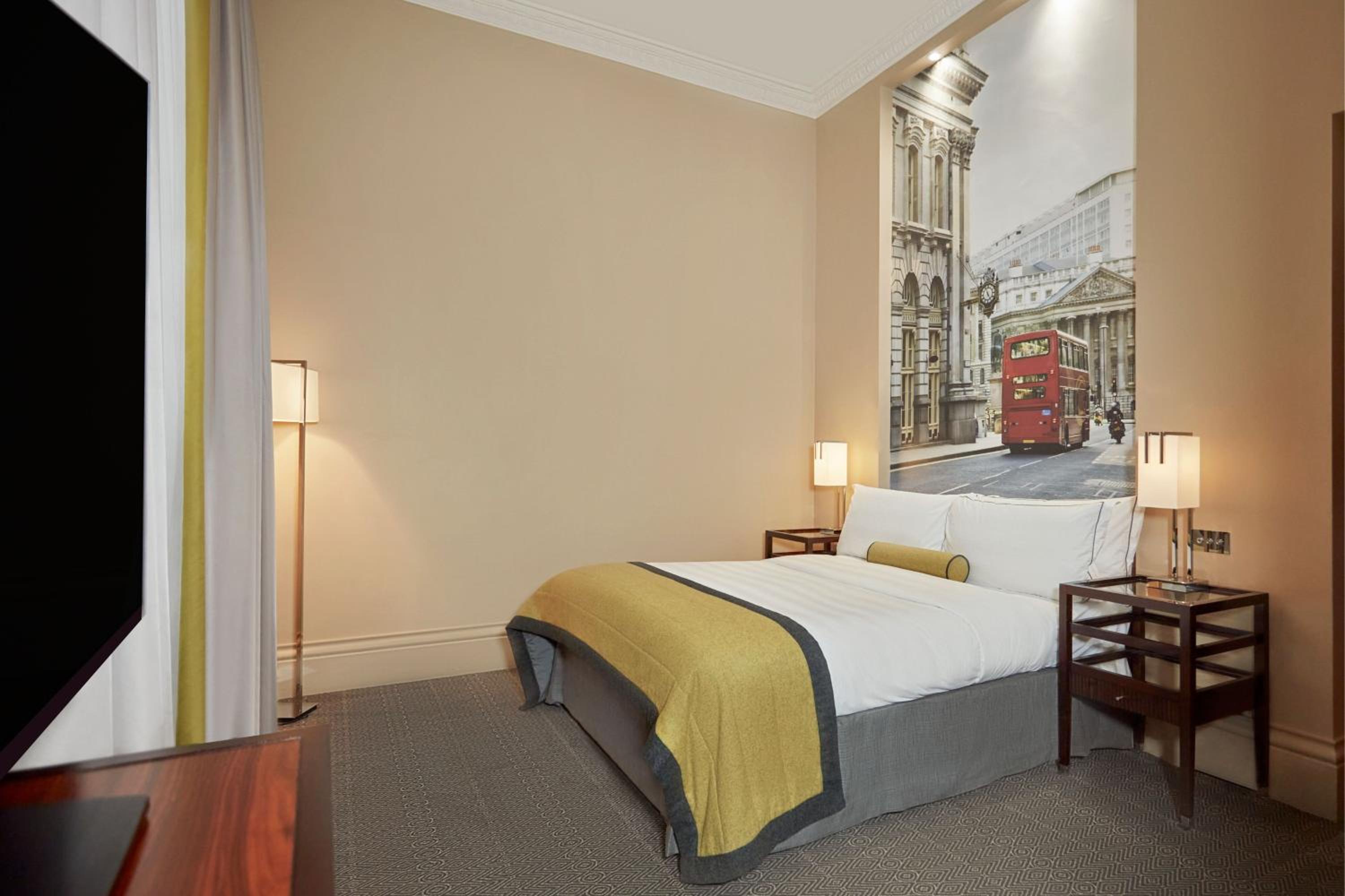 Deluxe, Larger Guest room, 1 Queen   photo 1