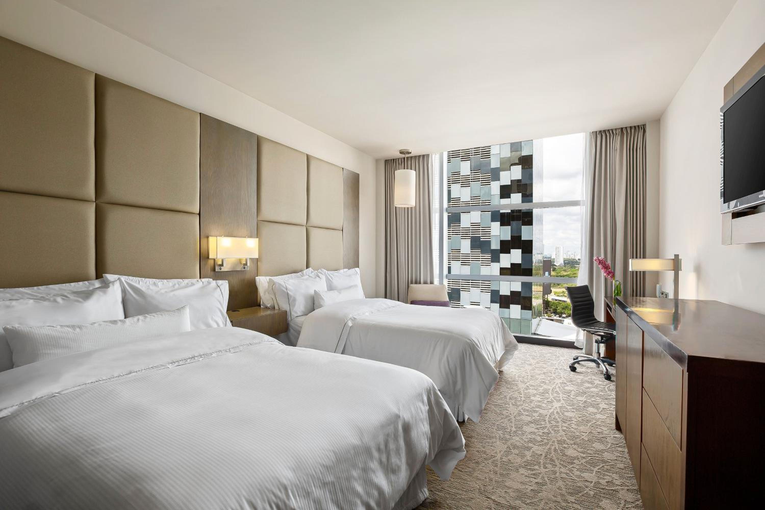 Deluxe, Guest room, 2 Queen, City view photo 1