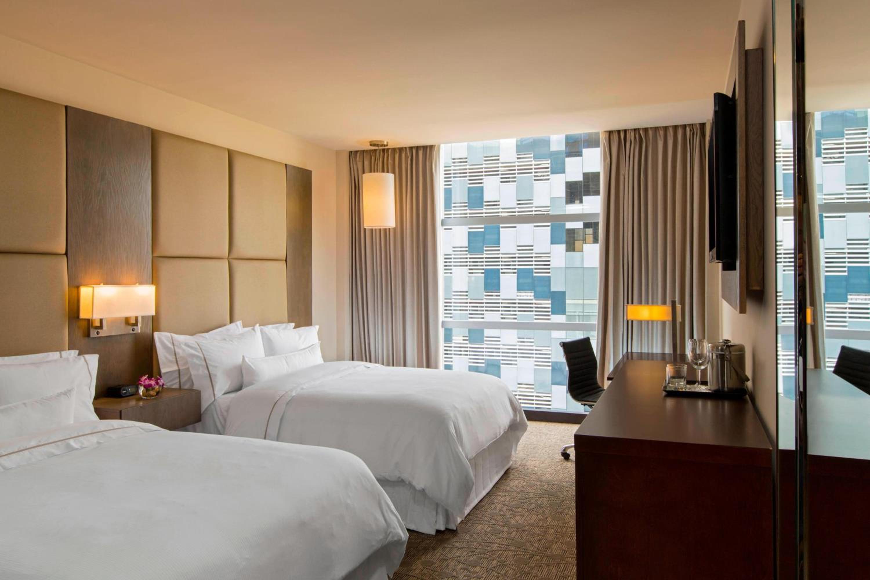 Deluxe, Guest room, 2 Queen, City view photo 2