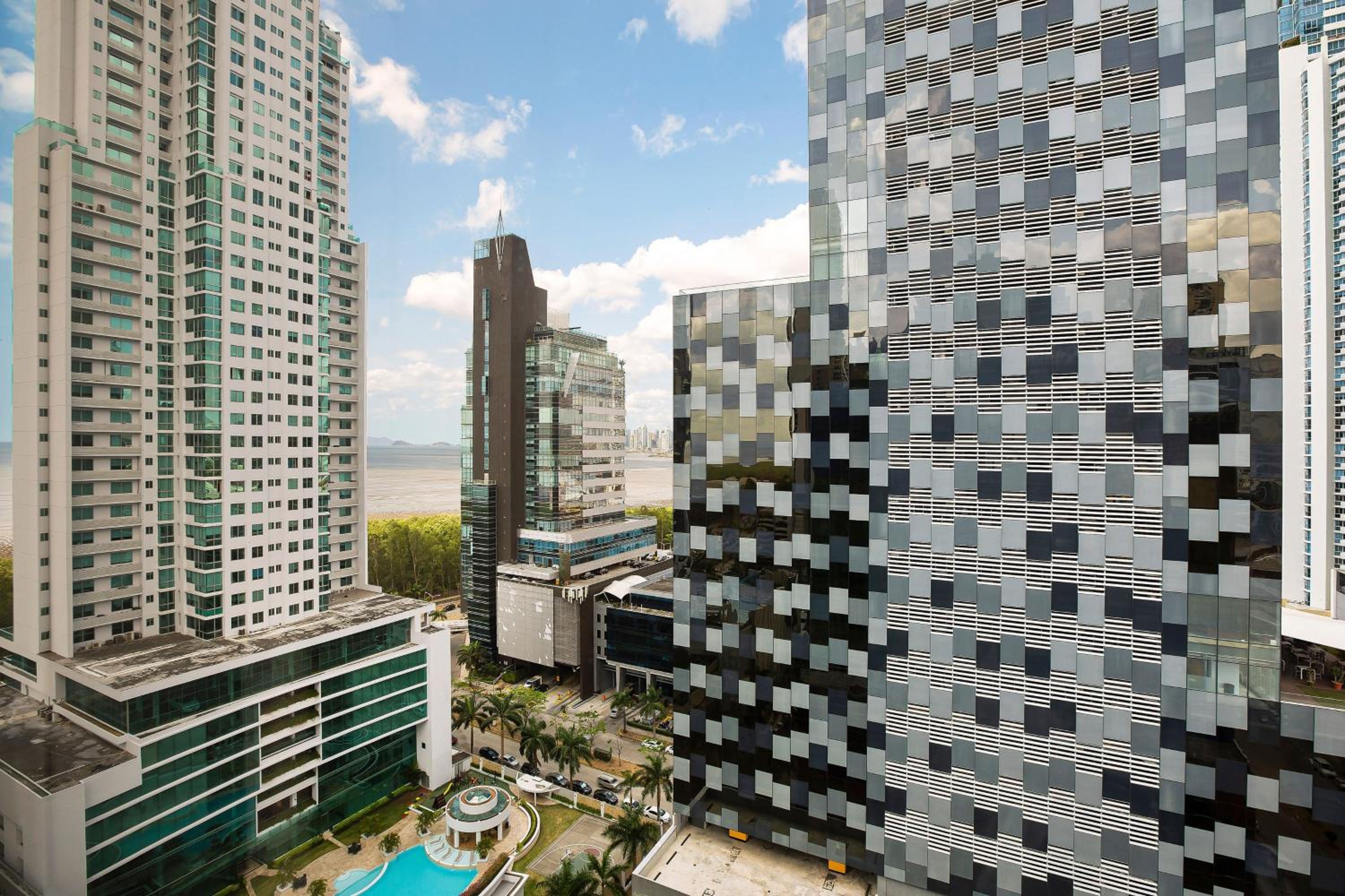 Deluxe, Guest room, 1 King, City view
