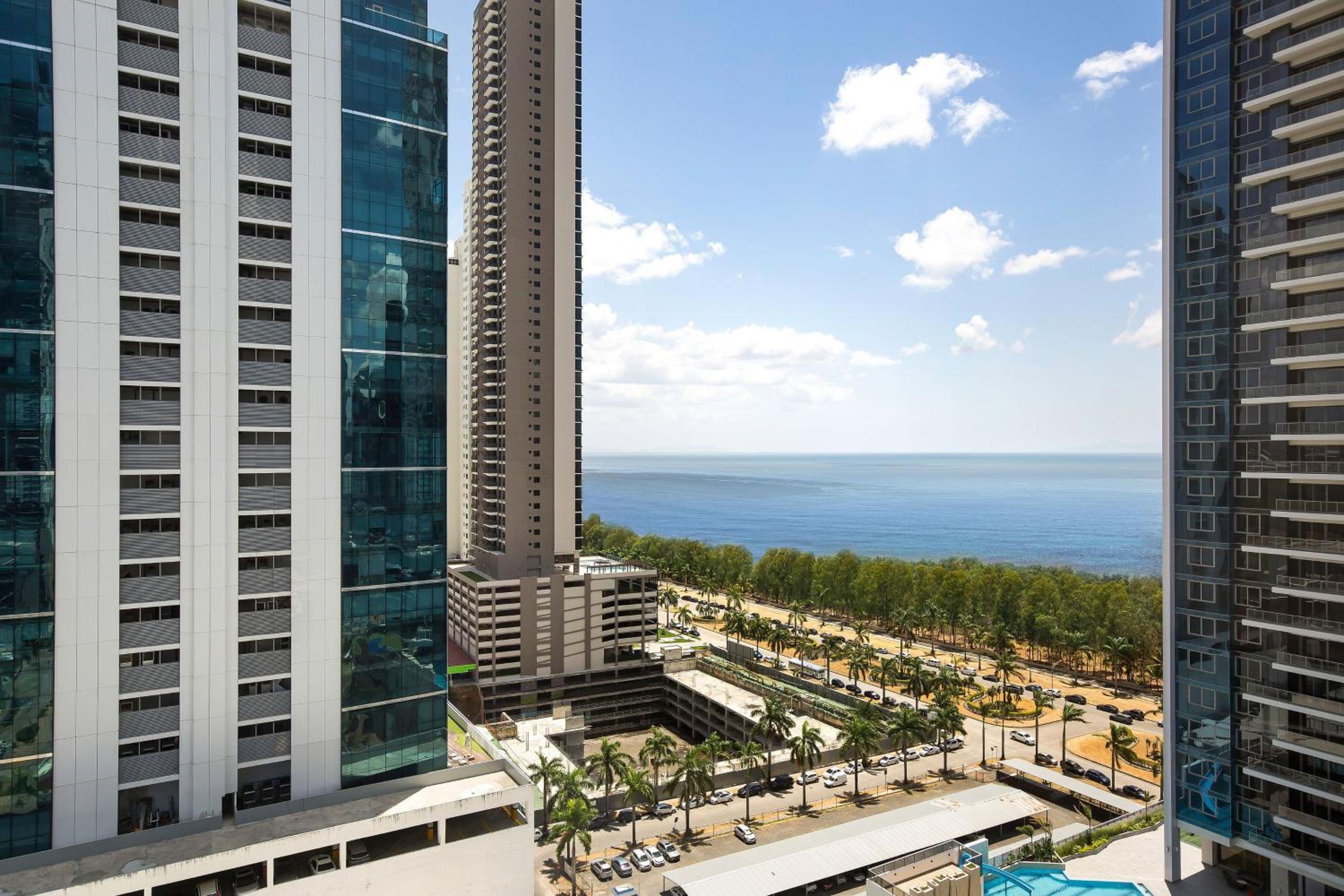 Renewal Suite, Club lounge access, 1 Bedroom Larger Suite photo 1