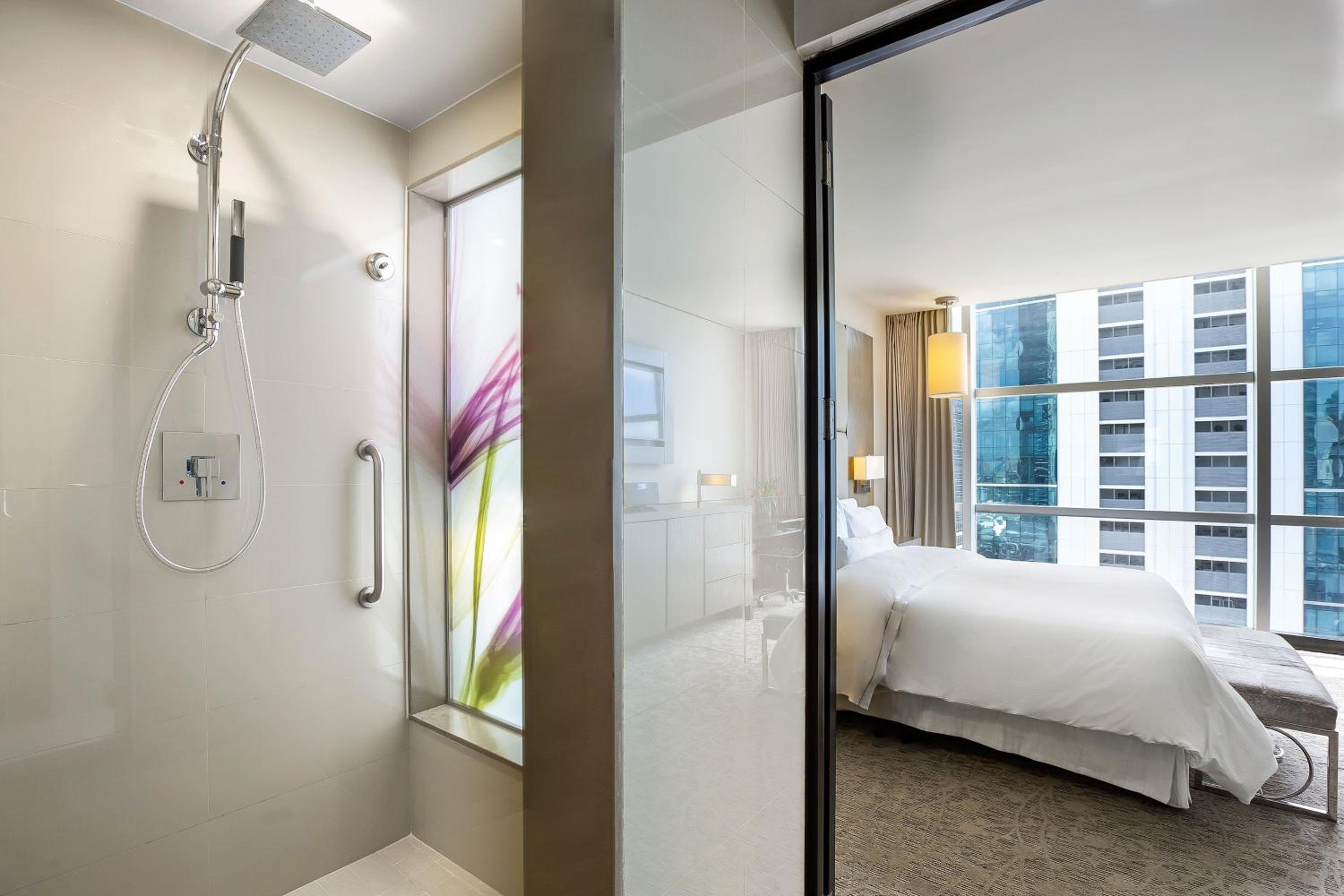 Renewal Suite, Club lounge access, 1 Bedroom Larger Suite photo 3