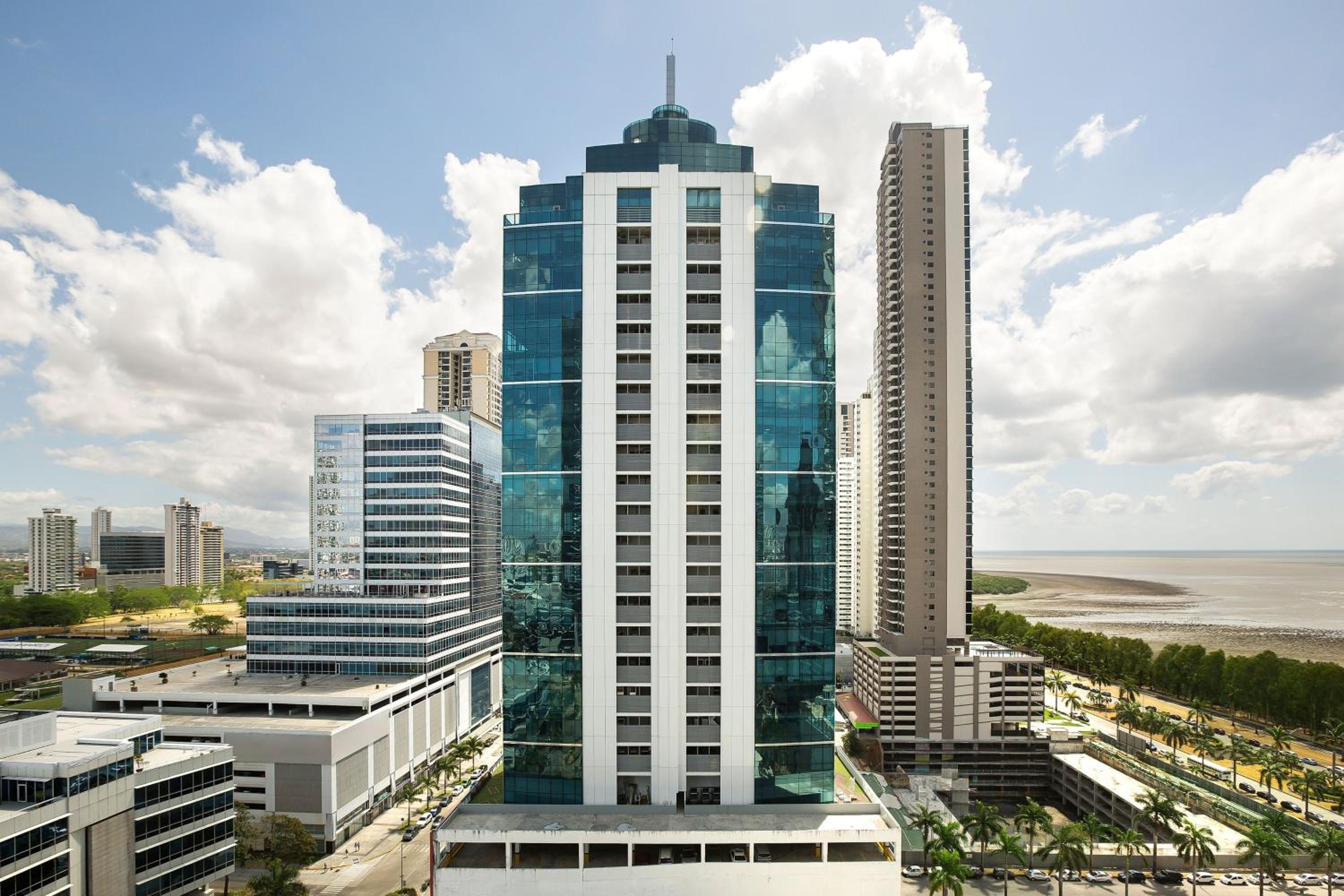 Renewal Suite, Club lounge access, 1 Bedroom Larger Suite