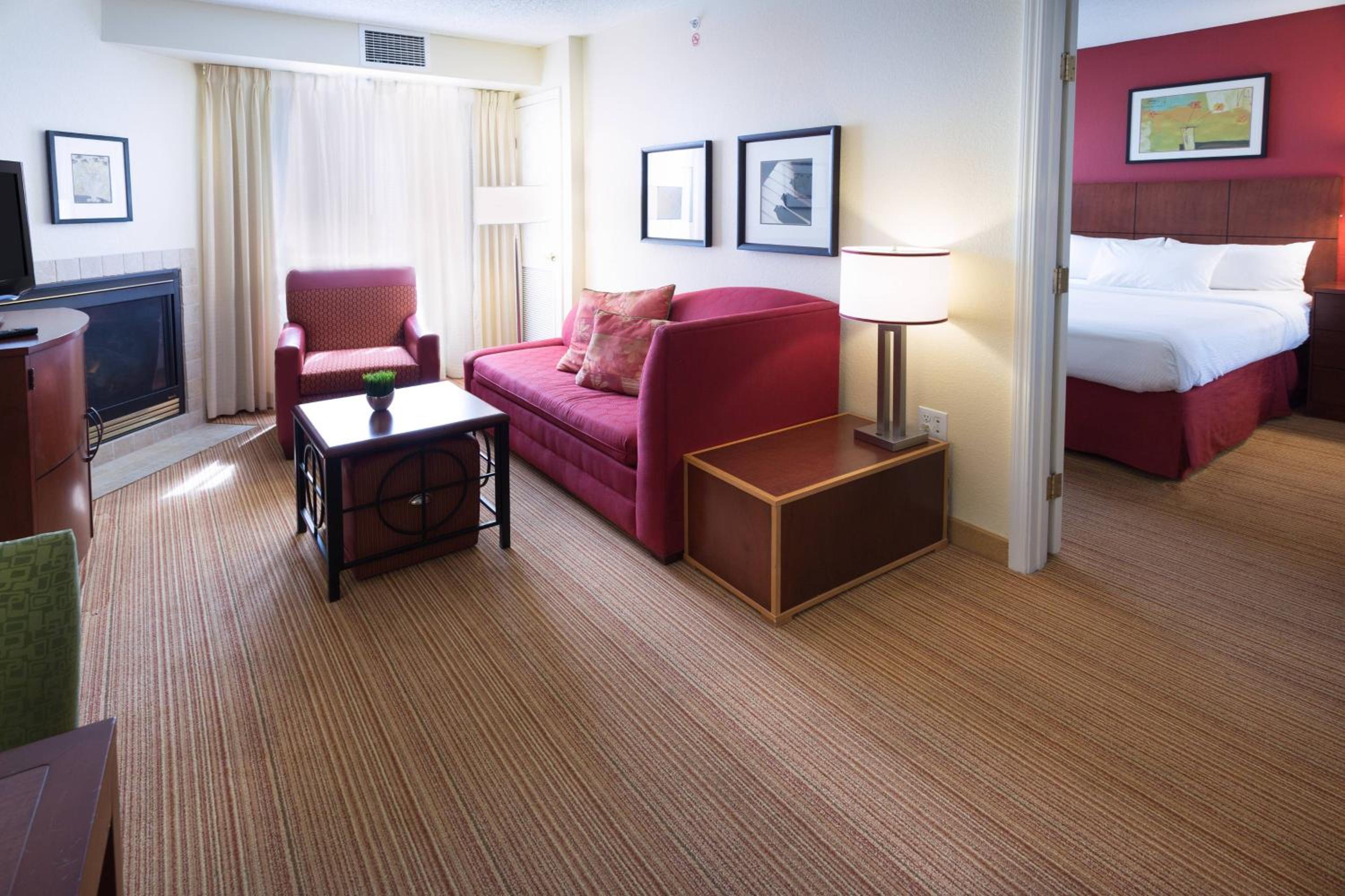 One-Bedroom Queen Suite - Photo 2