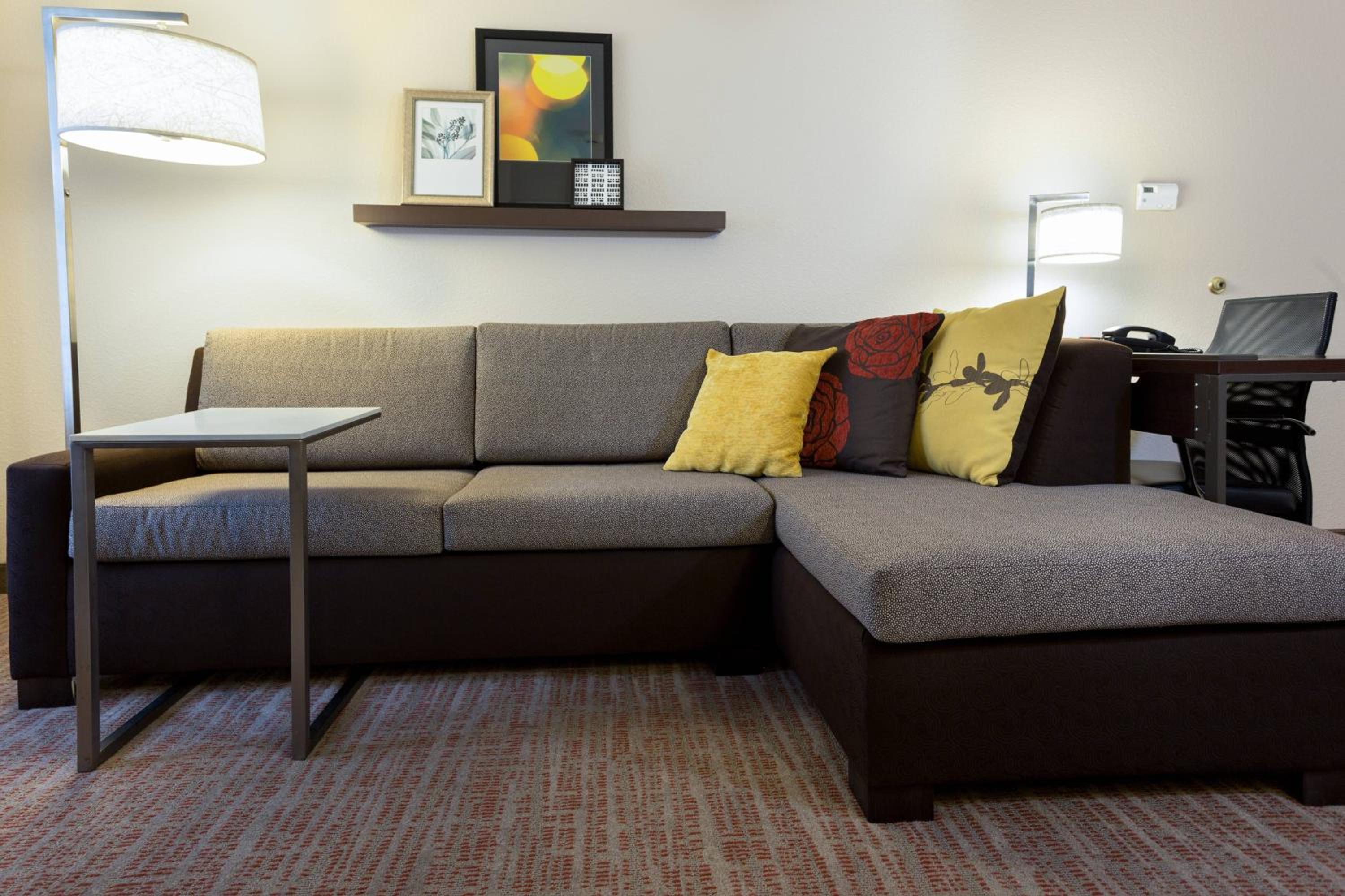 One-Bedroom Queen Suite - Photo 7