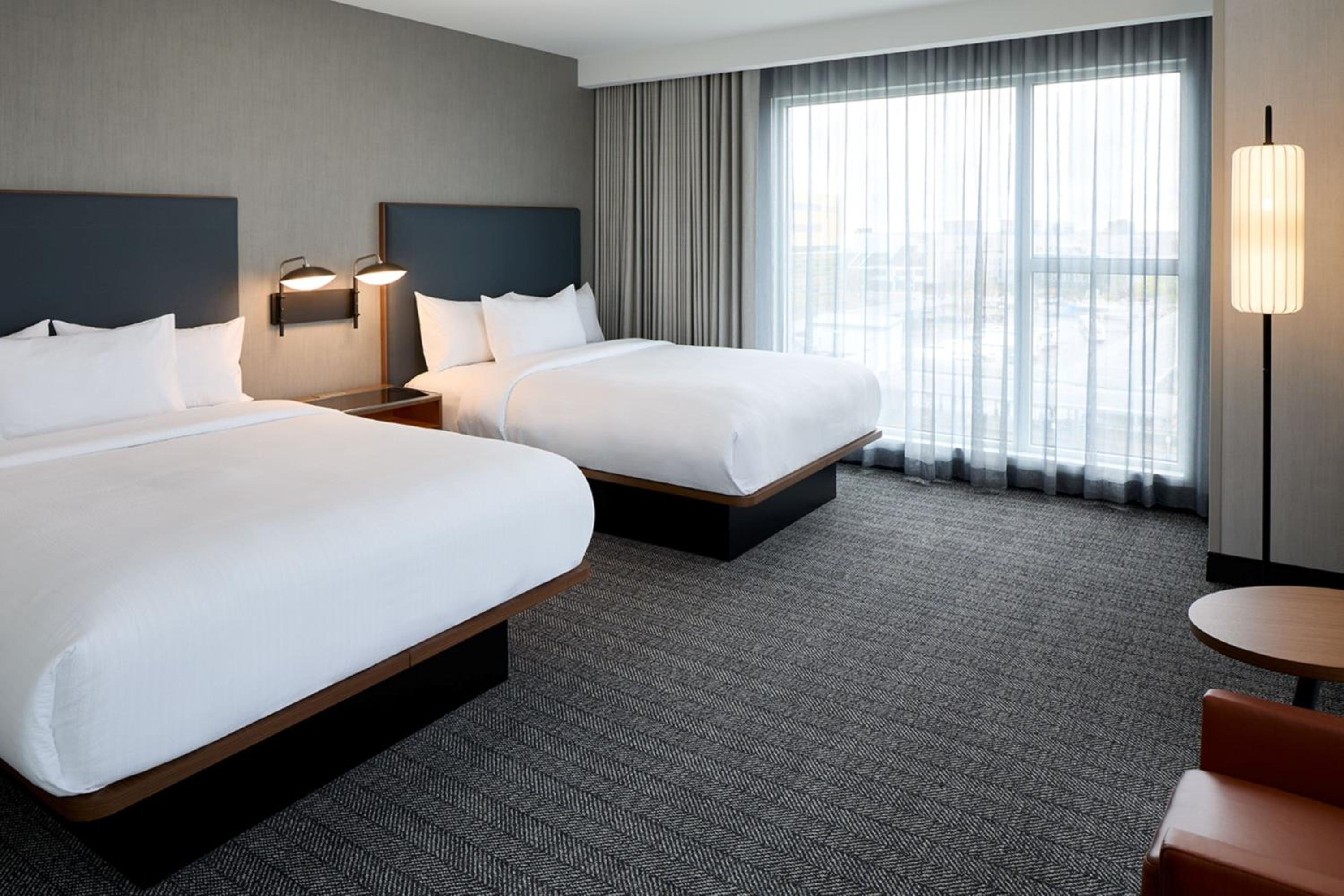 Guest room, 2 Queen(s), City View thumbnail 5