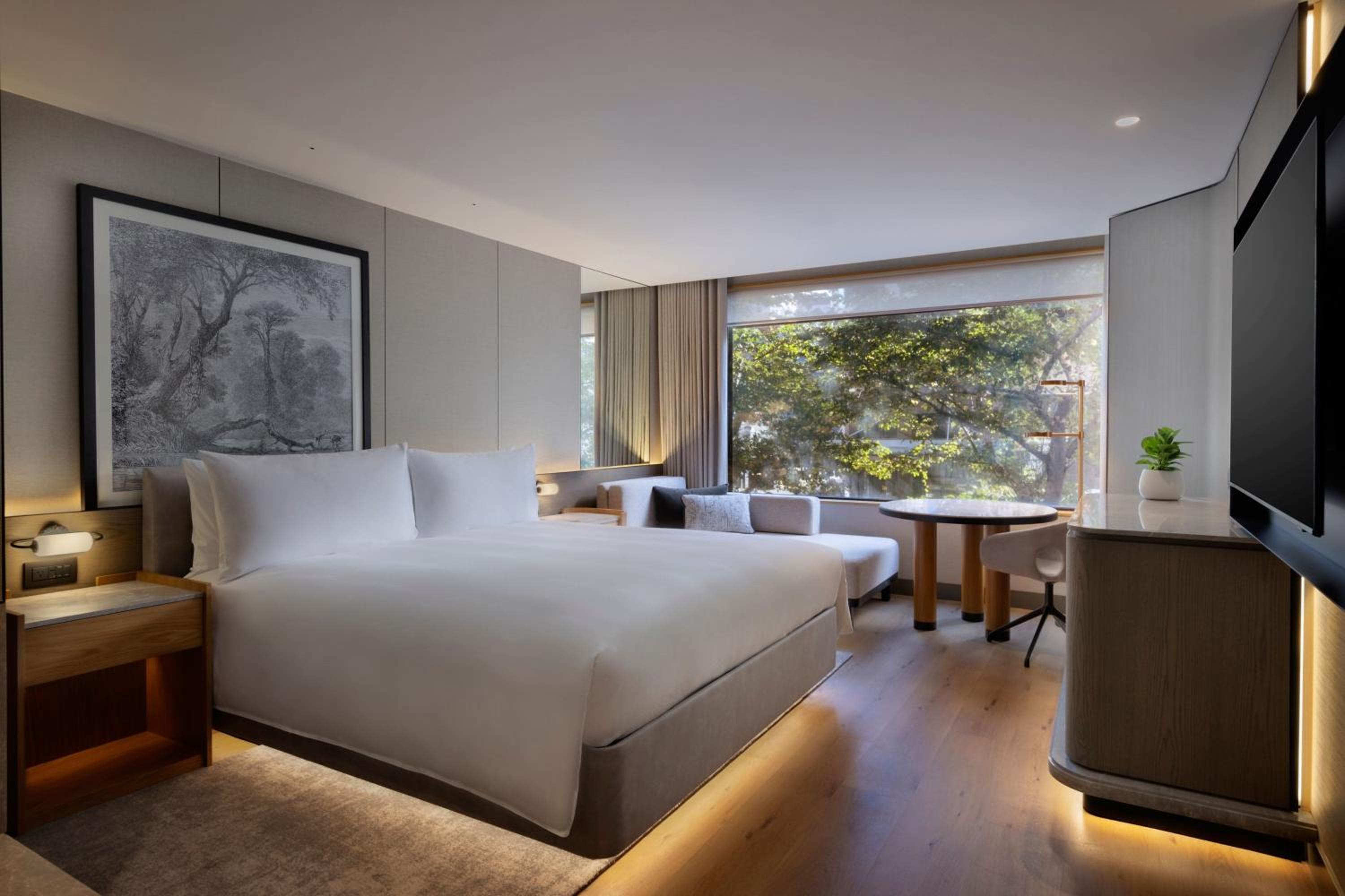 Deluxe King Room - Photo 3
