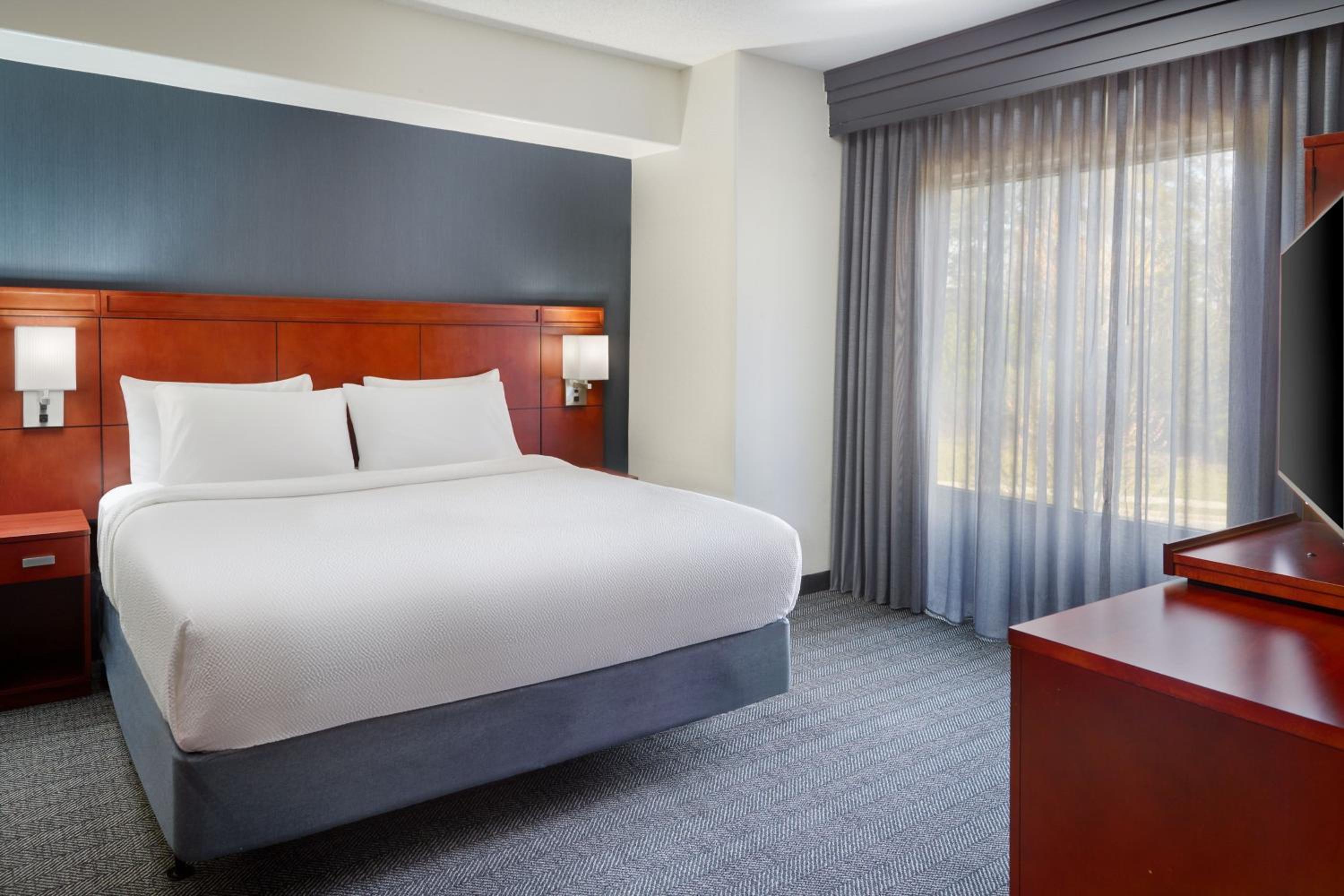 One-Bedroom King Suite with Sofa Bed - City View