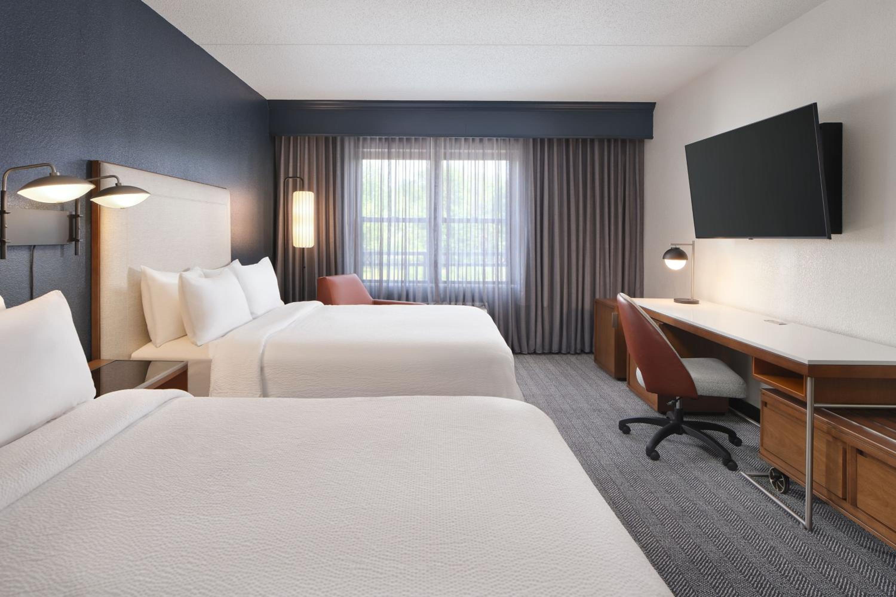 Queen Room with Two Queen Beds - Photo 1