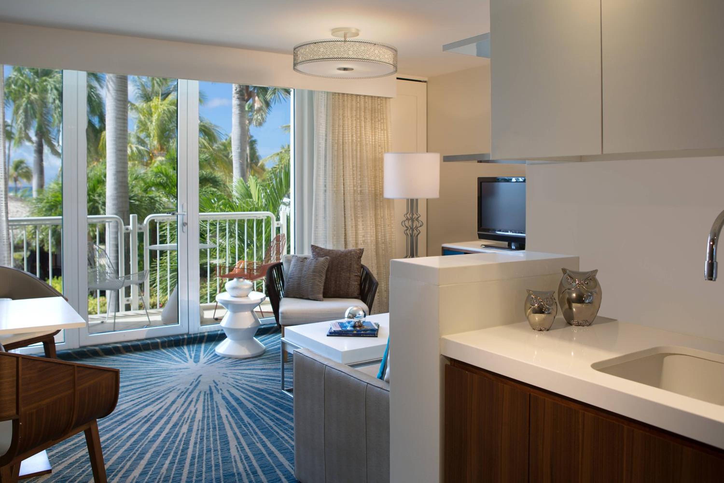 Ocean Suite With King Bed And Sofa