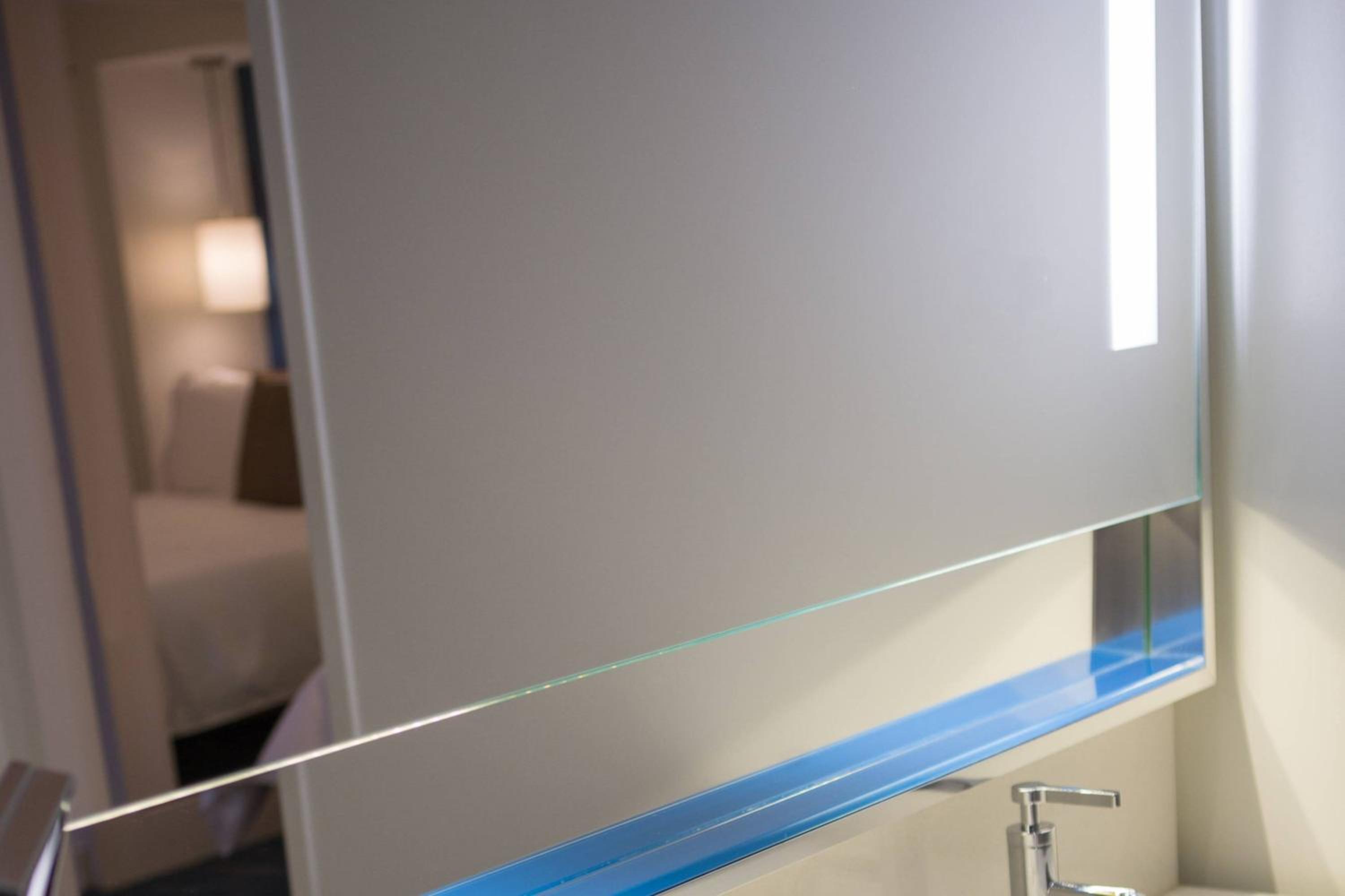 Island Suite With King Bed And Sofa