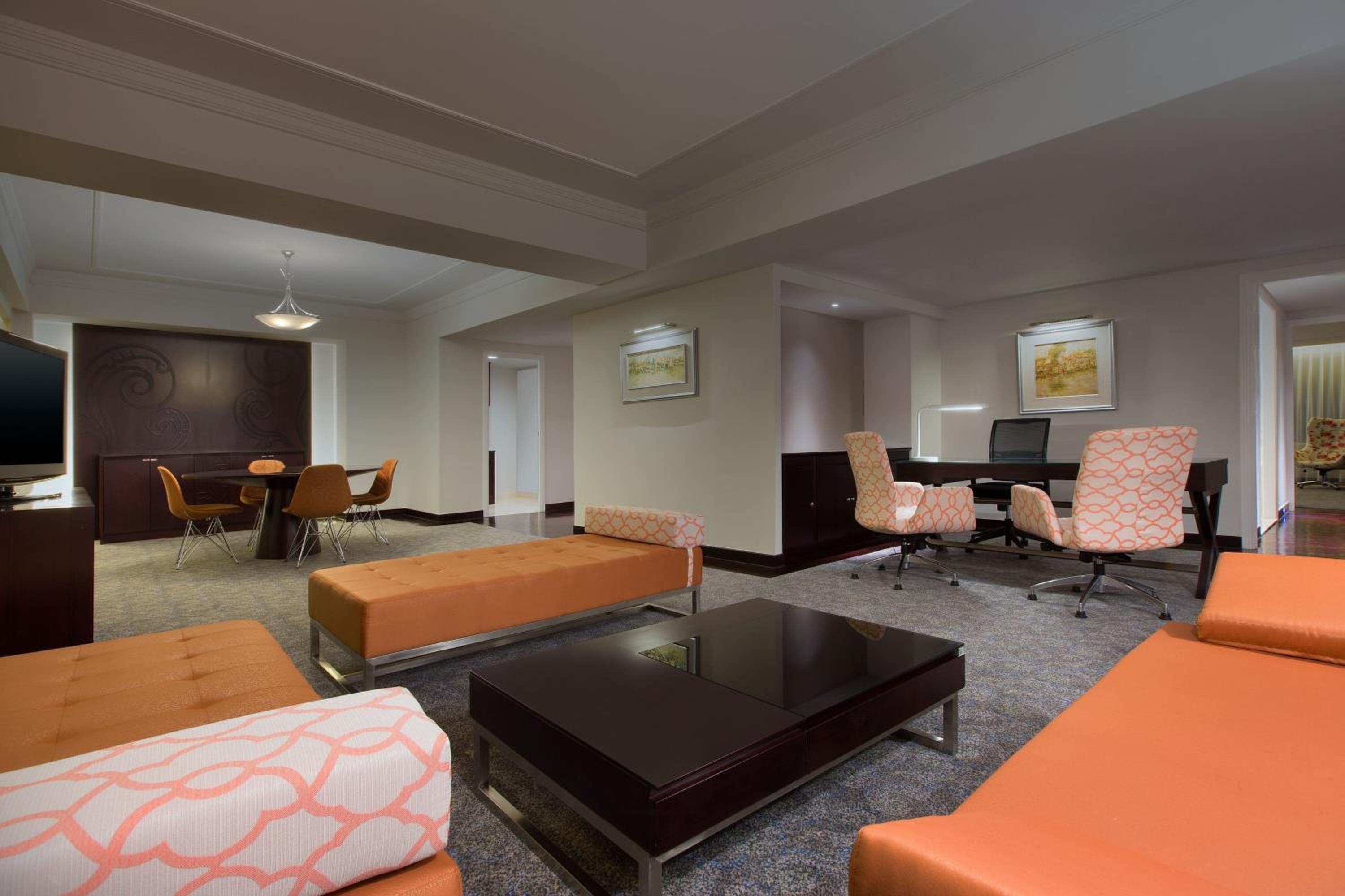1 King Bed, Club Lounge Access, Terrace, Diplomatic Suite