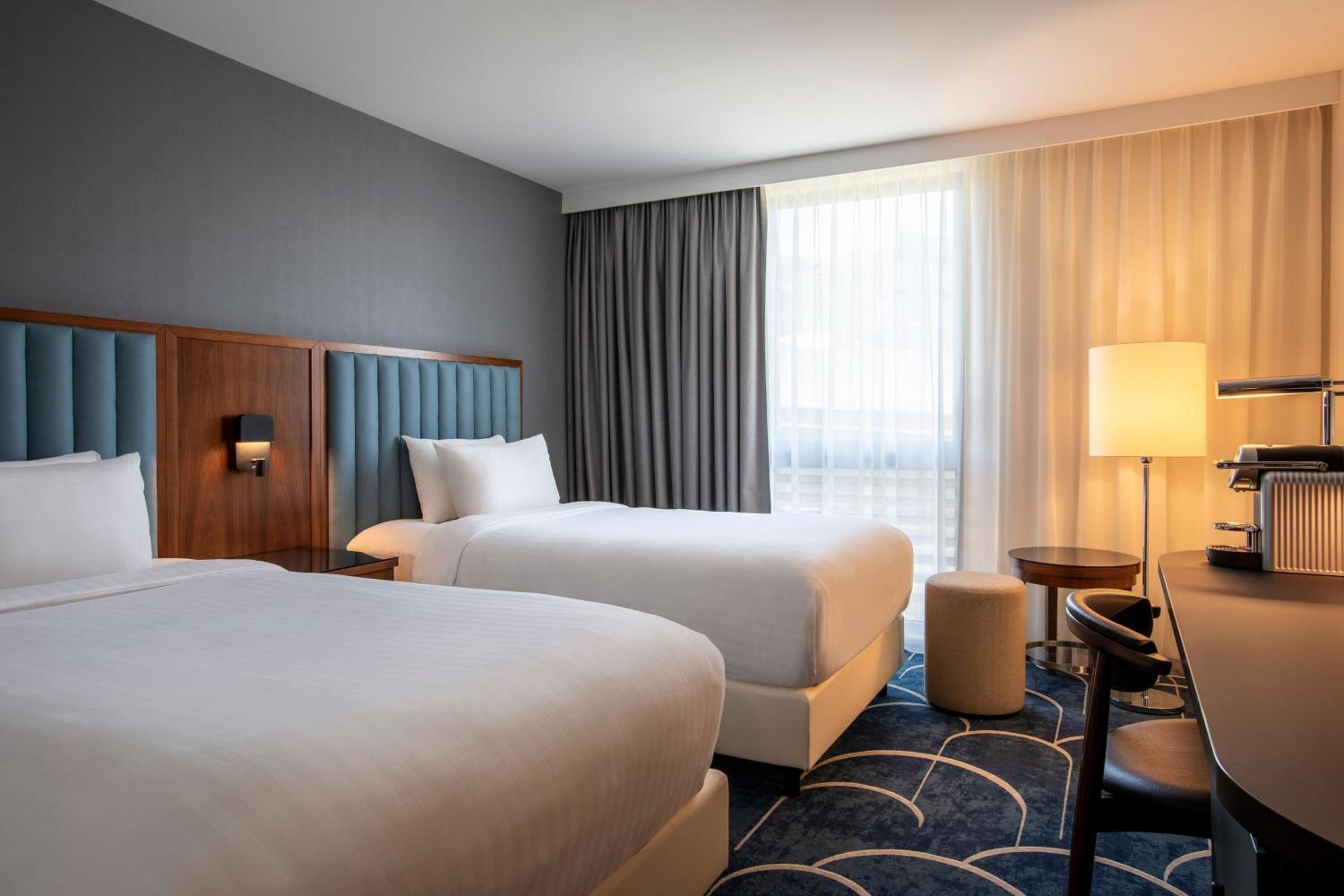 Superior Twin Room with WiFi - High Floor - Photo 6