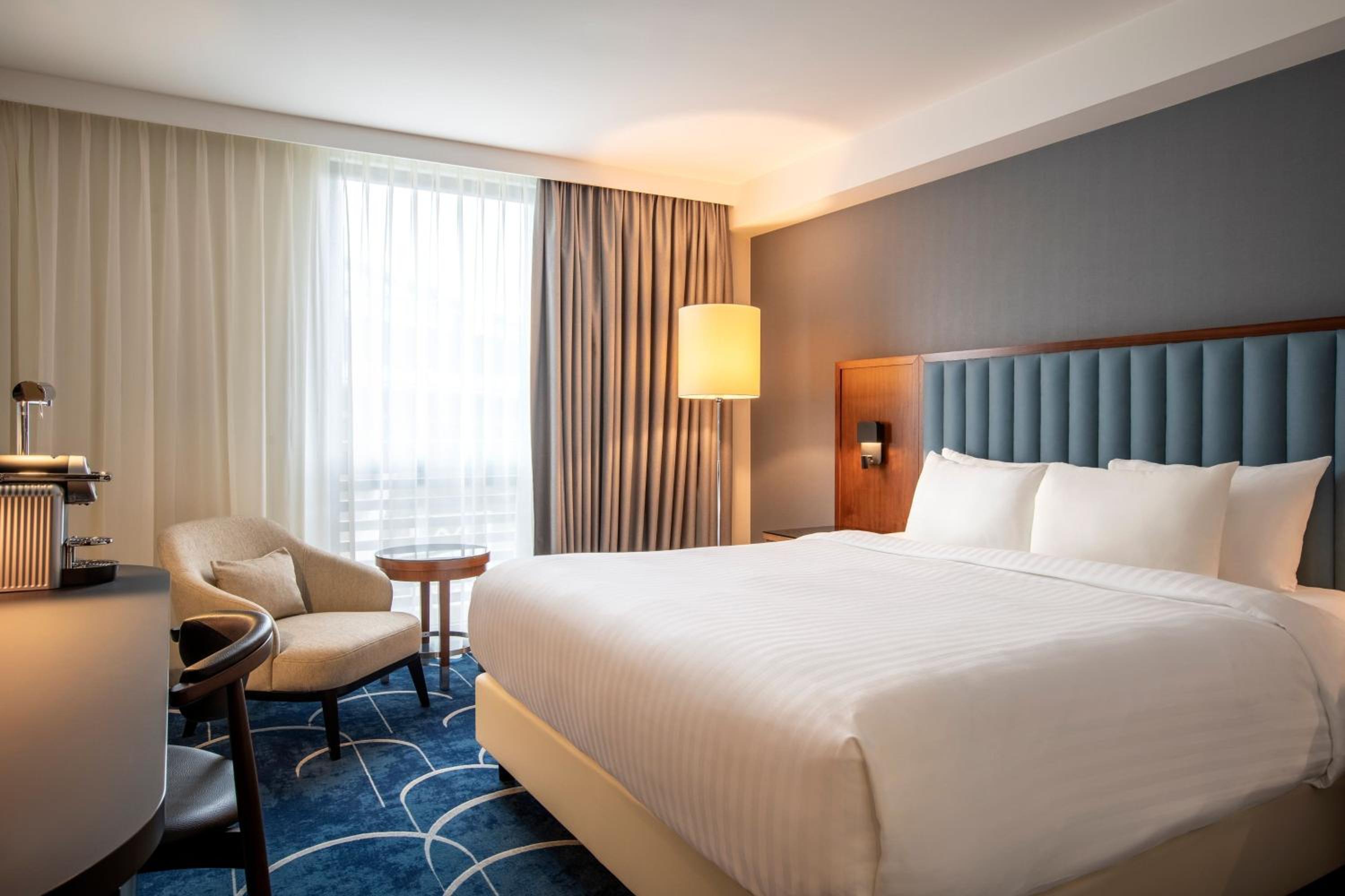 Superior King Room with WiFi - High Floor - Photo 1