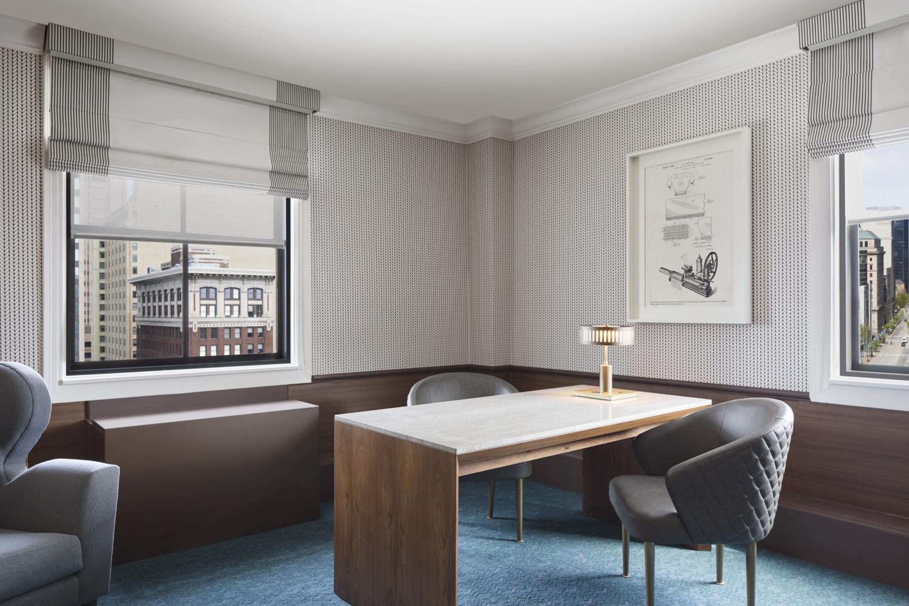 One-Bedroom King Suite with Sofa Bed and Public Square View - Photo 8