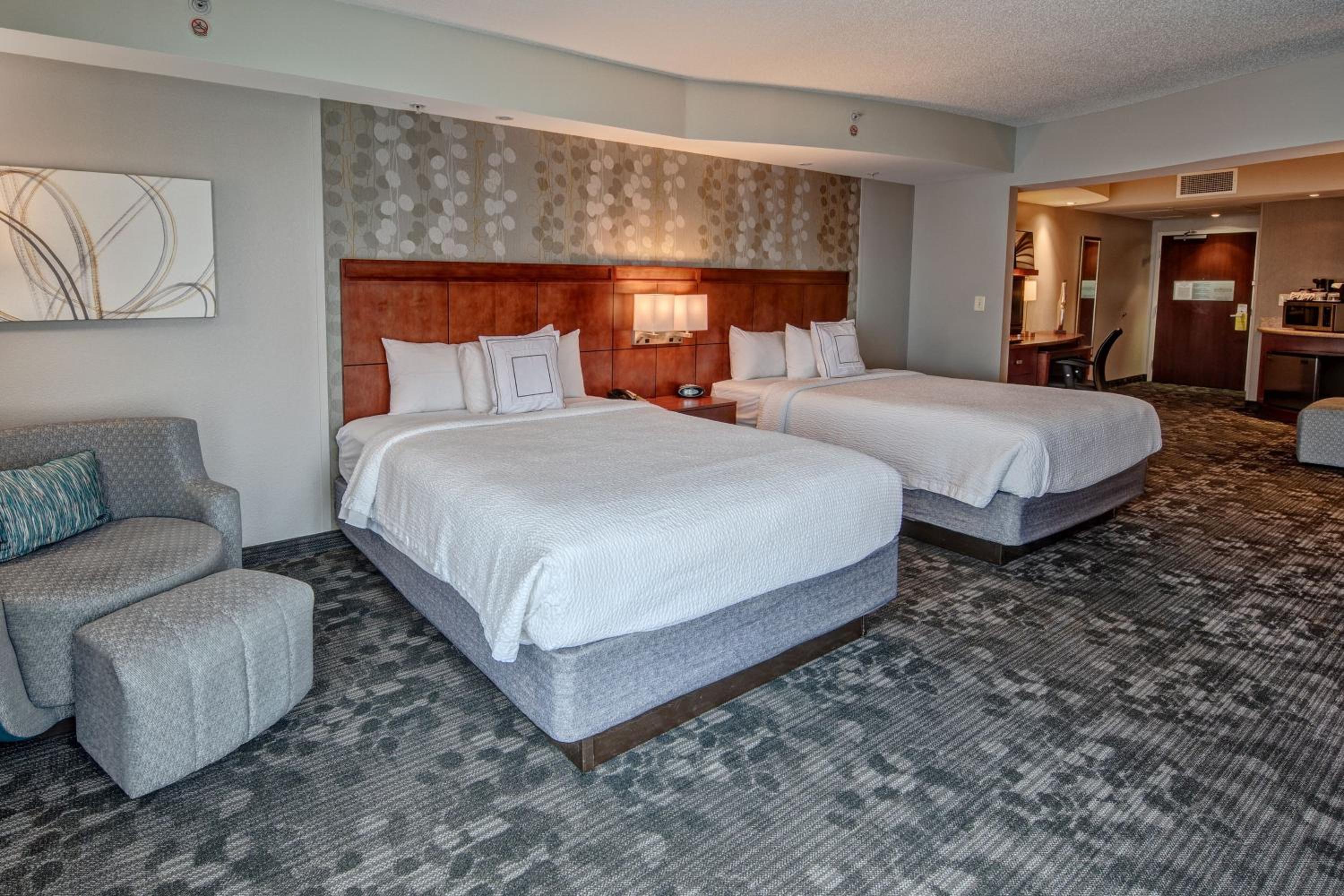 Queen Suite with Two Queen Beds and Sofa Bed - Photo 2