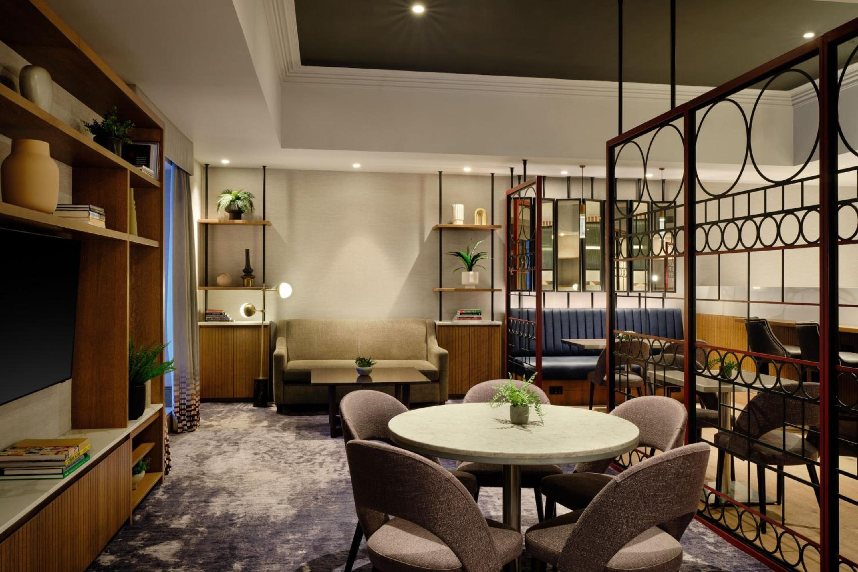 Club King Room - Executive Lounge Access thumbnail 5