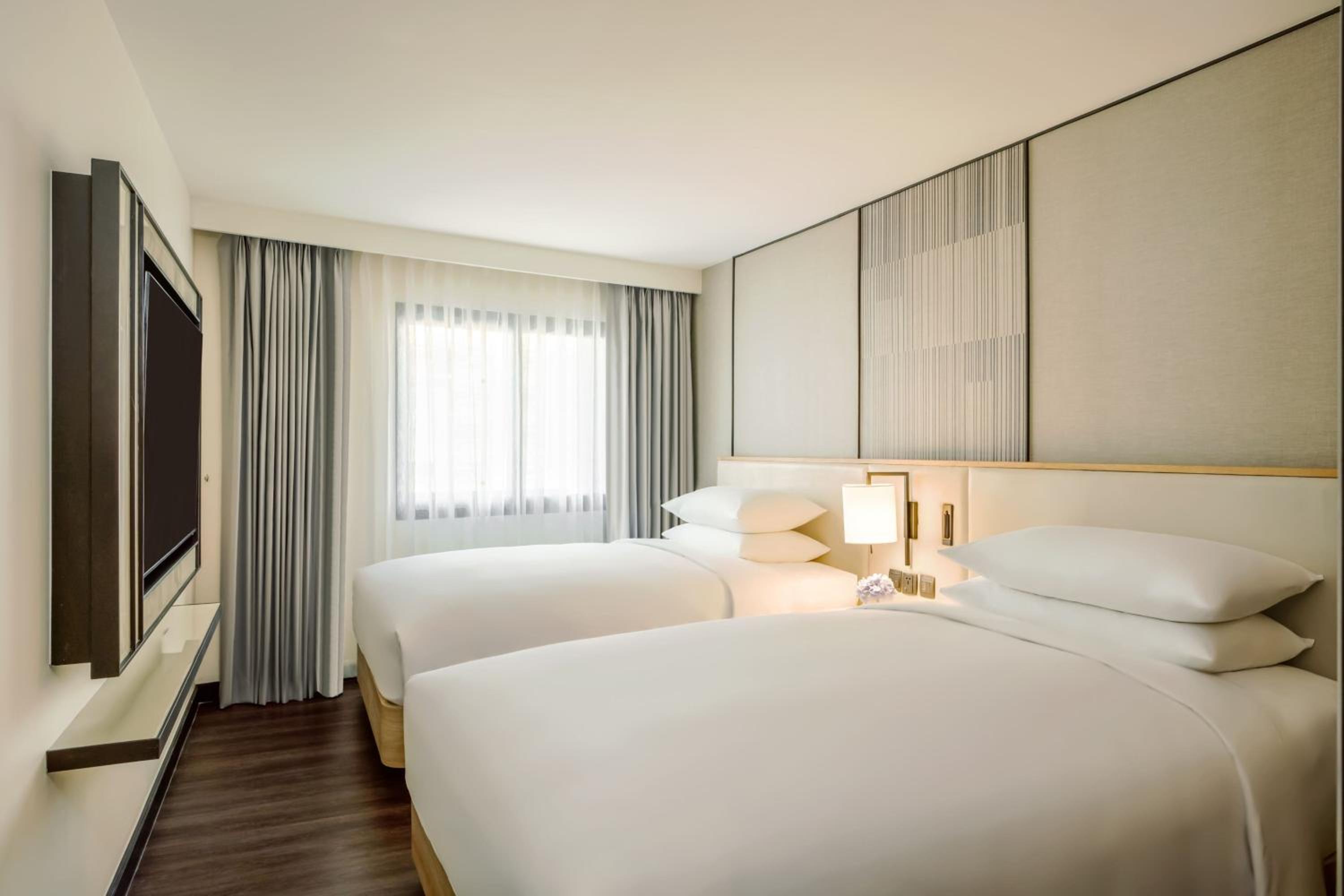 Two-Bedroom Apartment with One King Bed and Two Double Beds photo 1