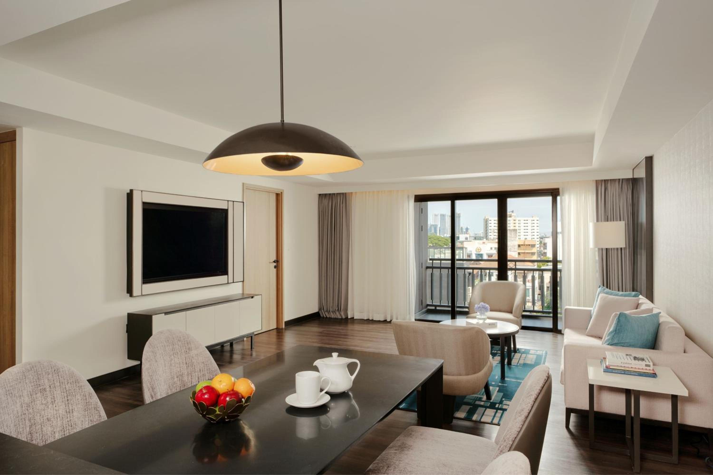 One-Bedroom King Suite with Balcony photo 2