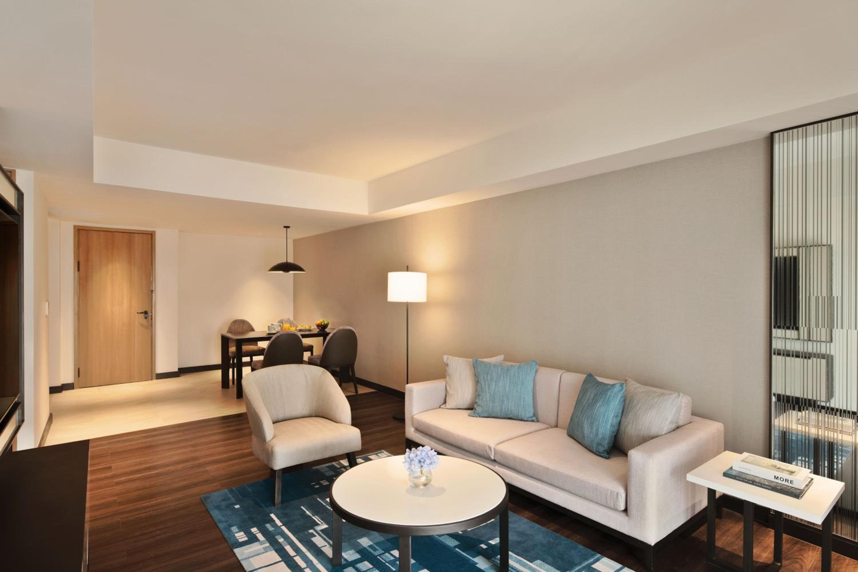 One-Bedroom King Suite with Balcony photo 3