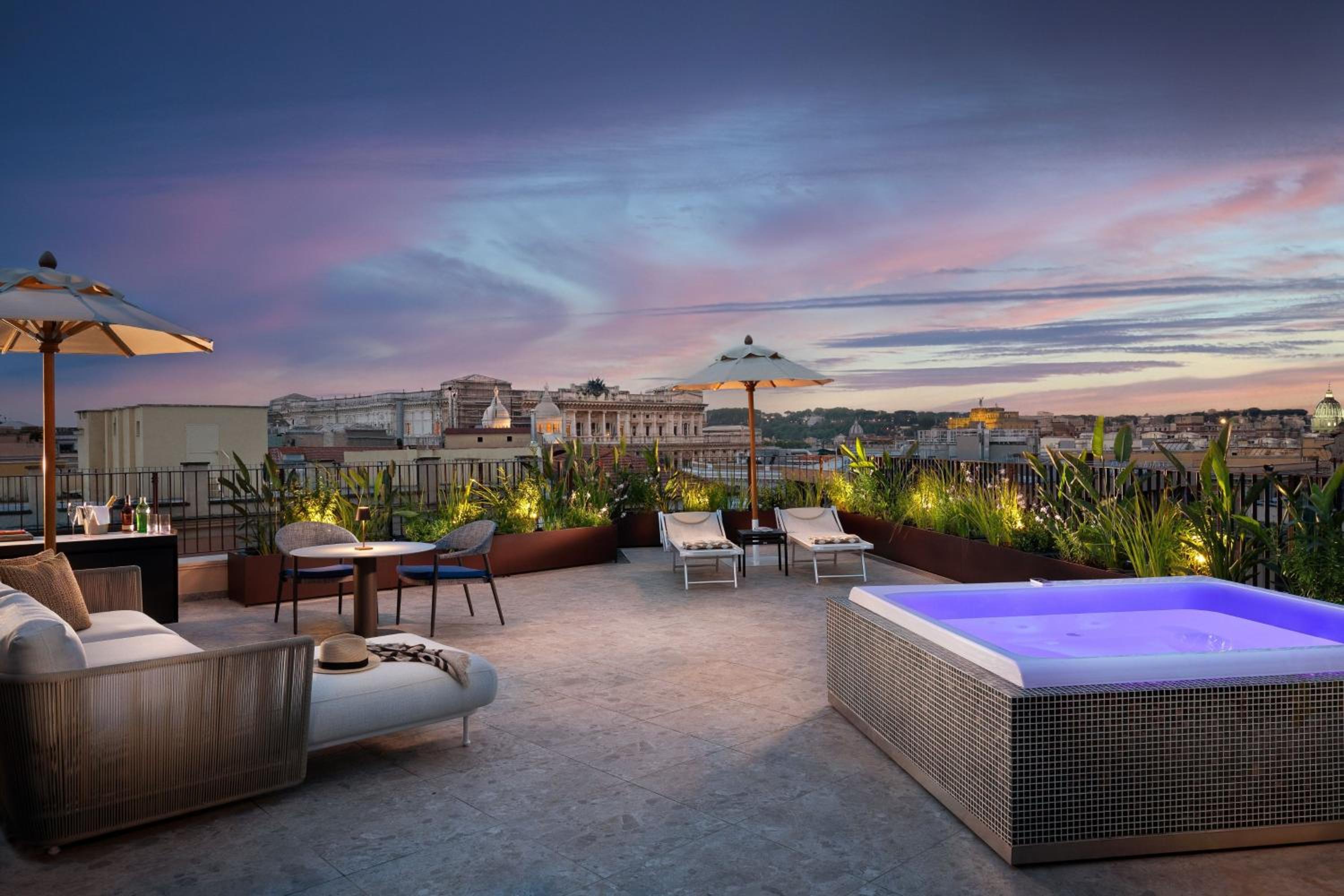 One-Bedroom Grand Signature King Suite with Private Pool thumbnail 5