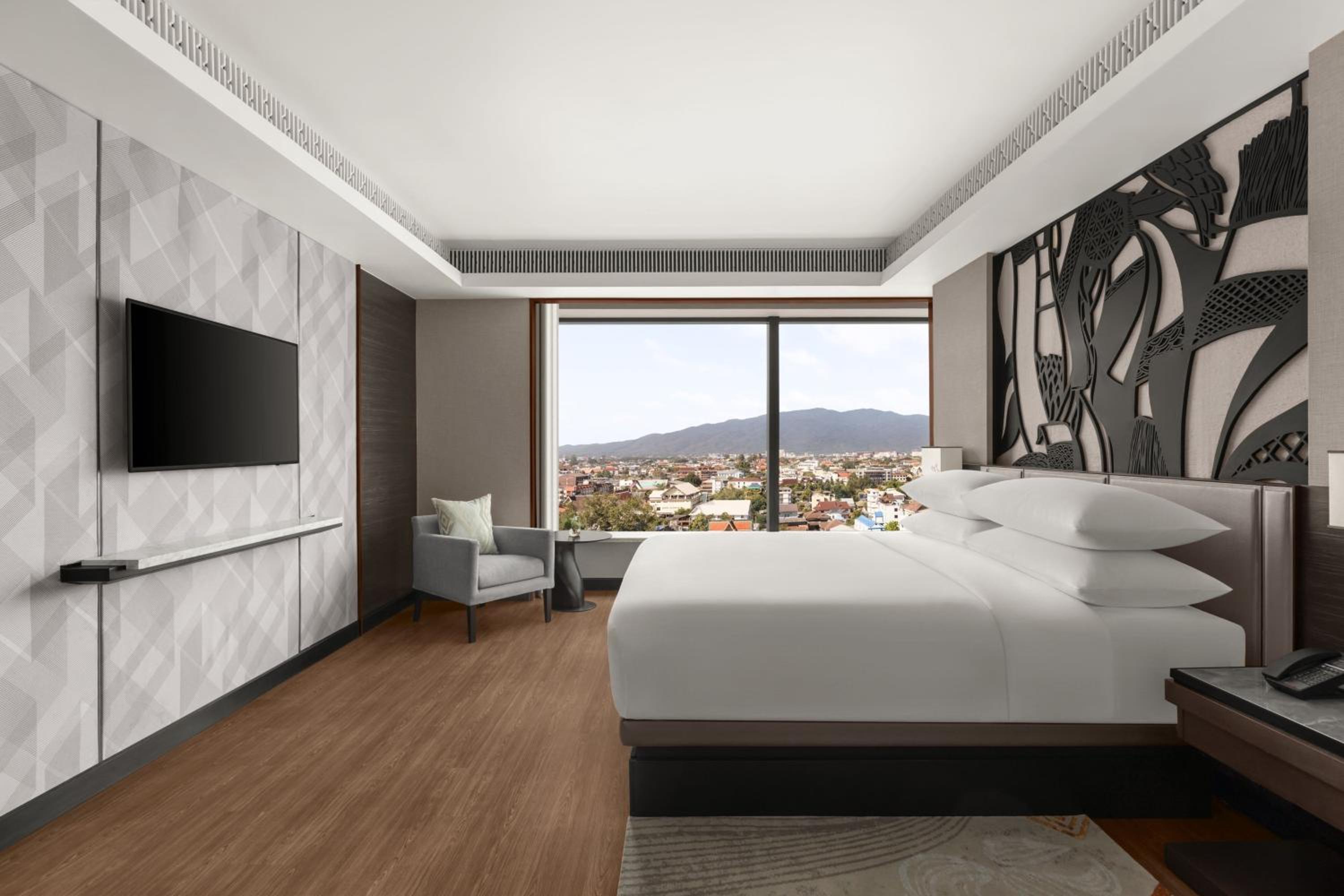 Club Suite - King Bed - High Floor - Club Lounge Access - Mountain View - Photo 2
