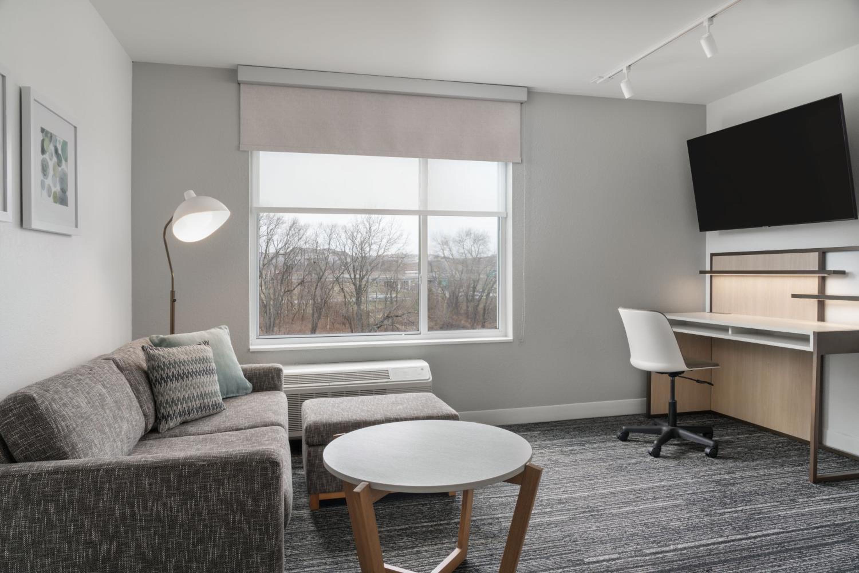 One-Bedroom King Suite with Sofa Bed  - Photo 8