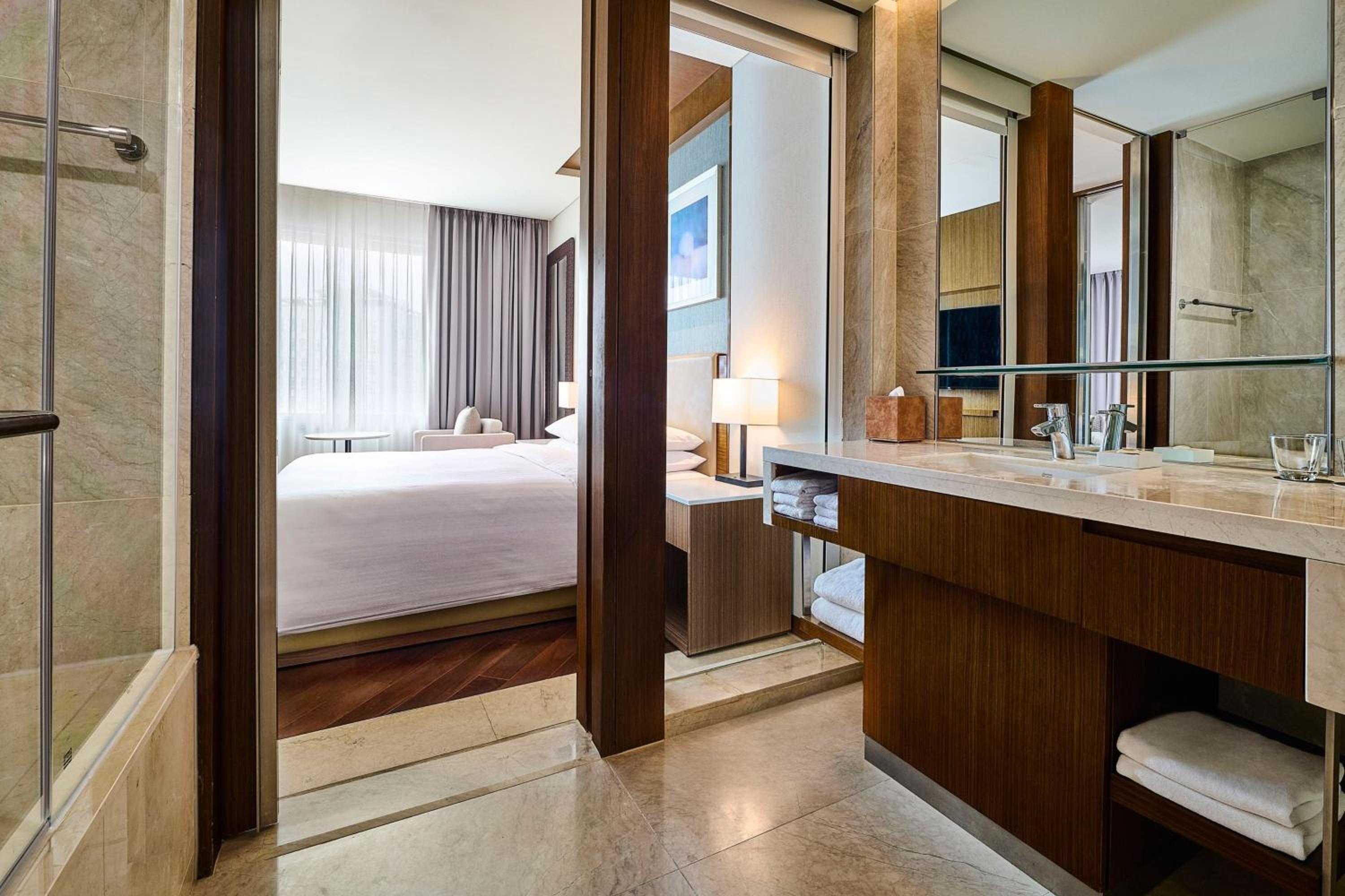 Suite Room 1 King - Photo 6