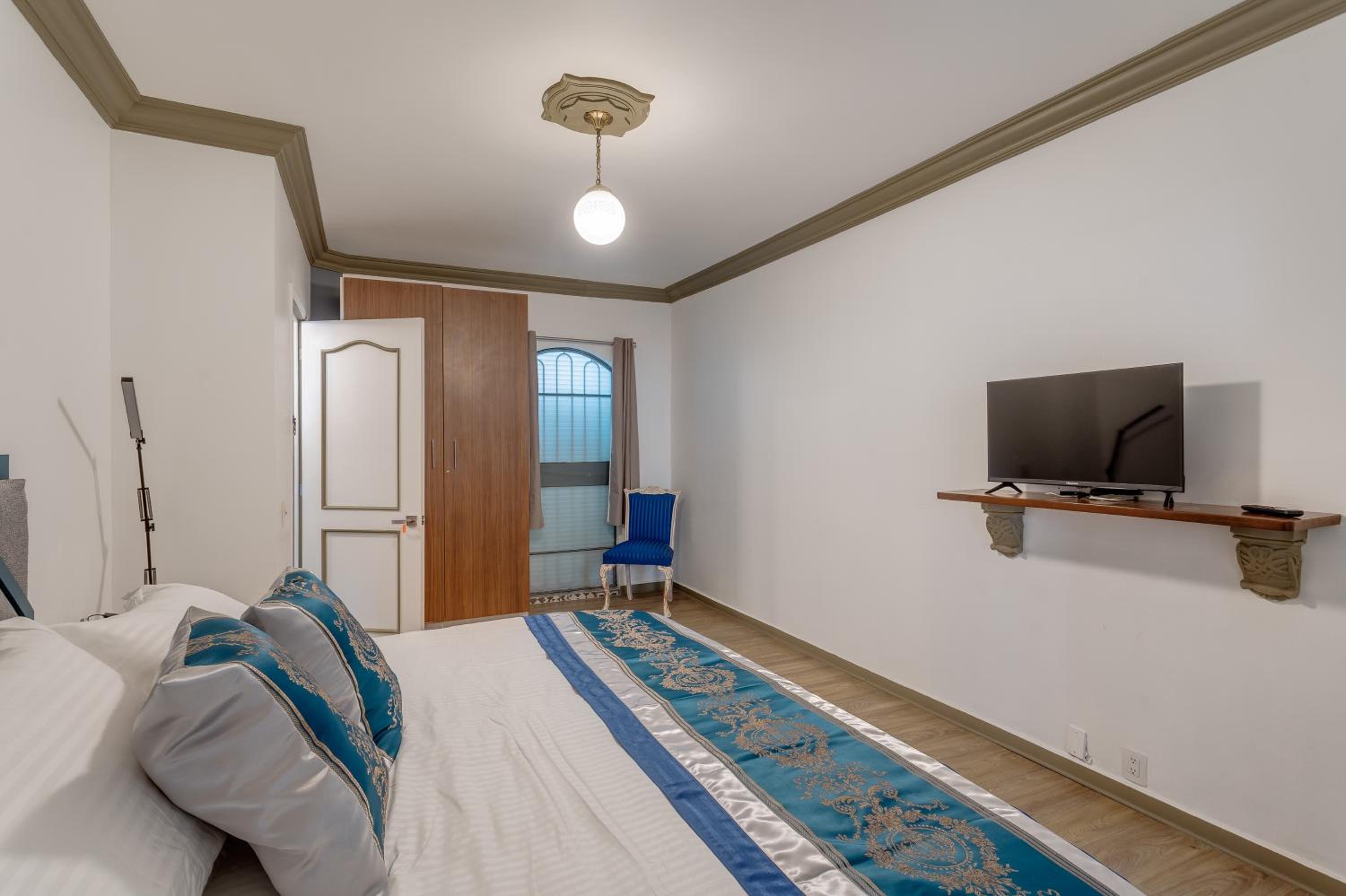 Large Double Room