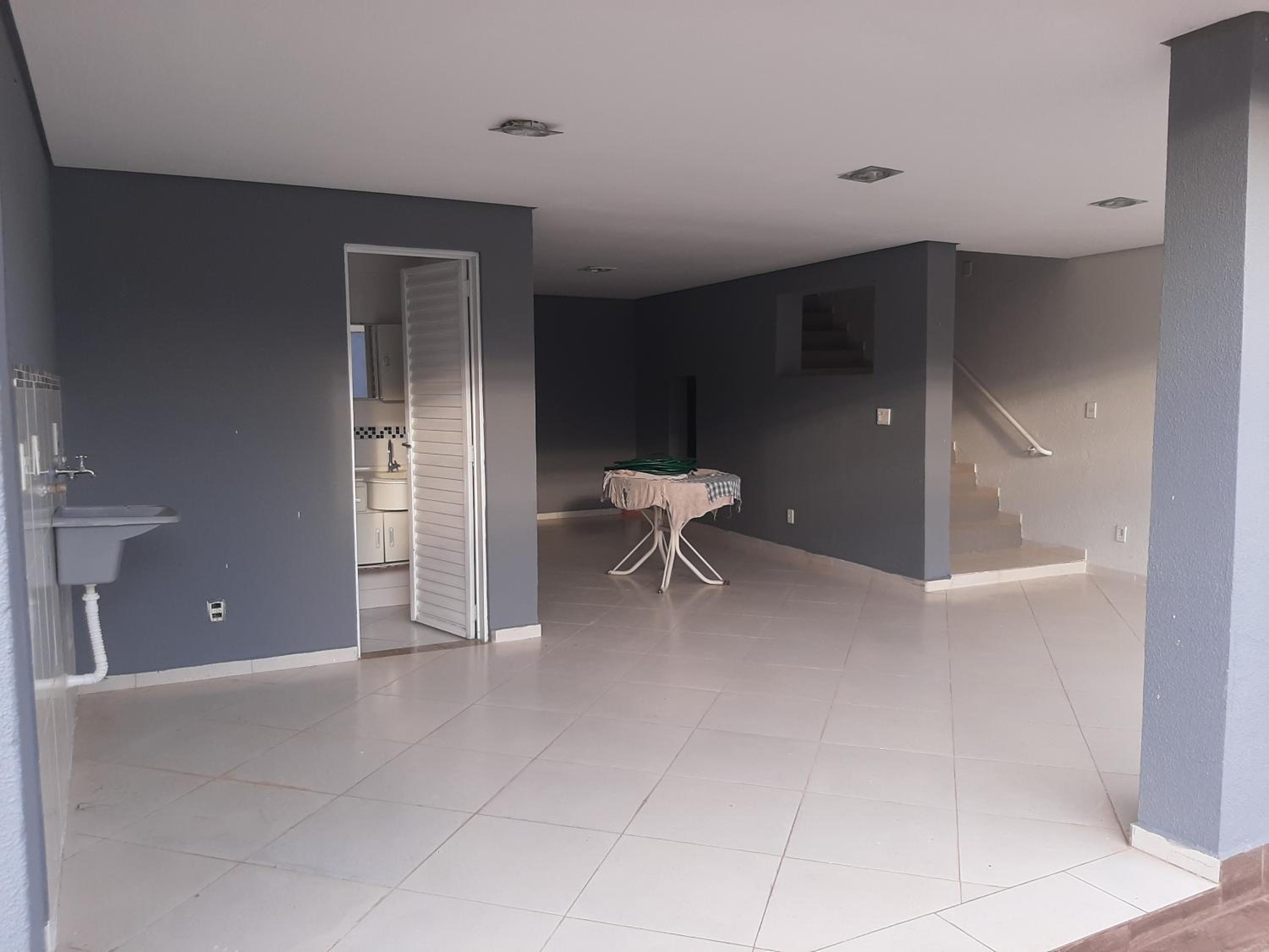 Four-Bedroom House photo 3