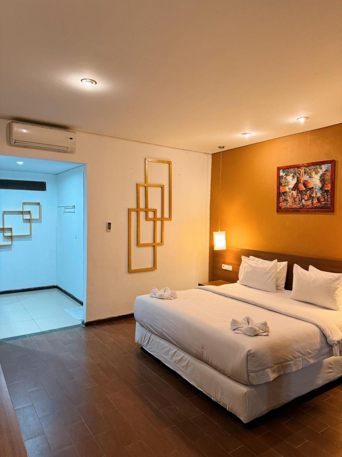 Double Room with Balcony - Photo 1