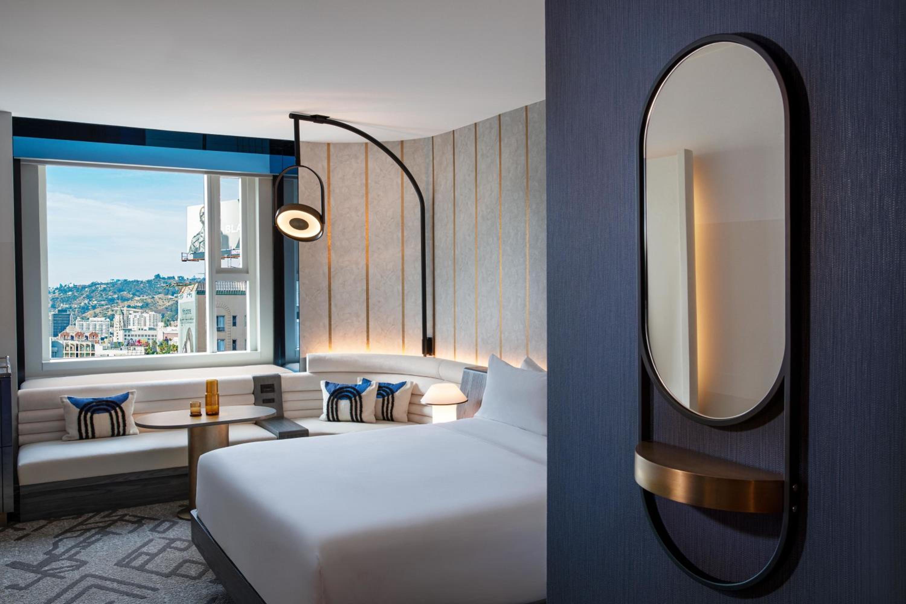 Superior King Room with One King Bed (Non Smoking)