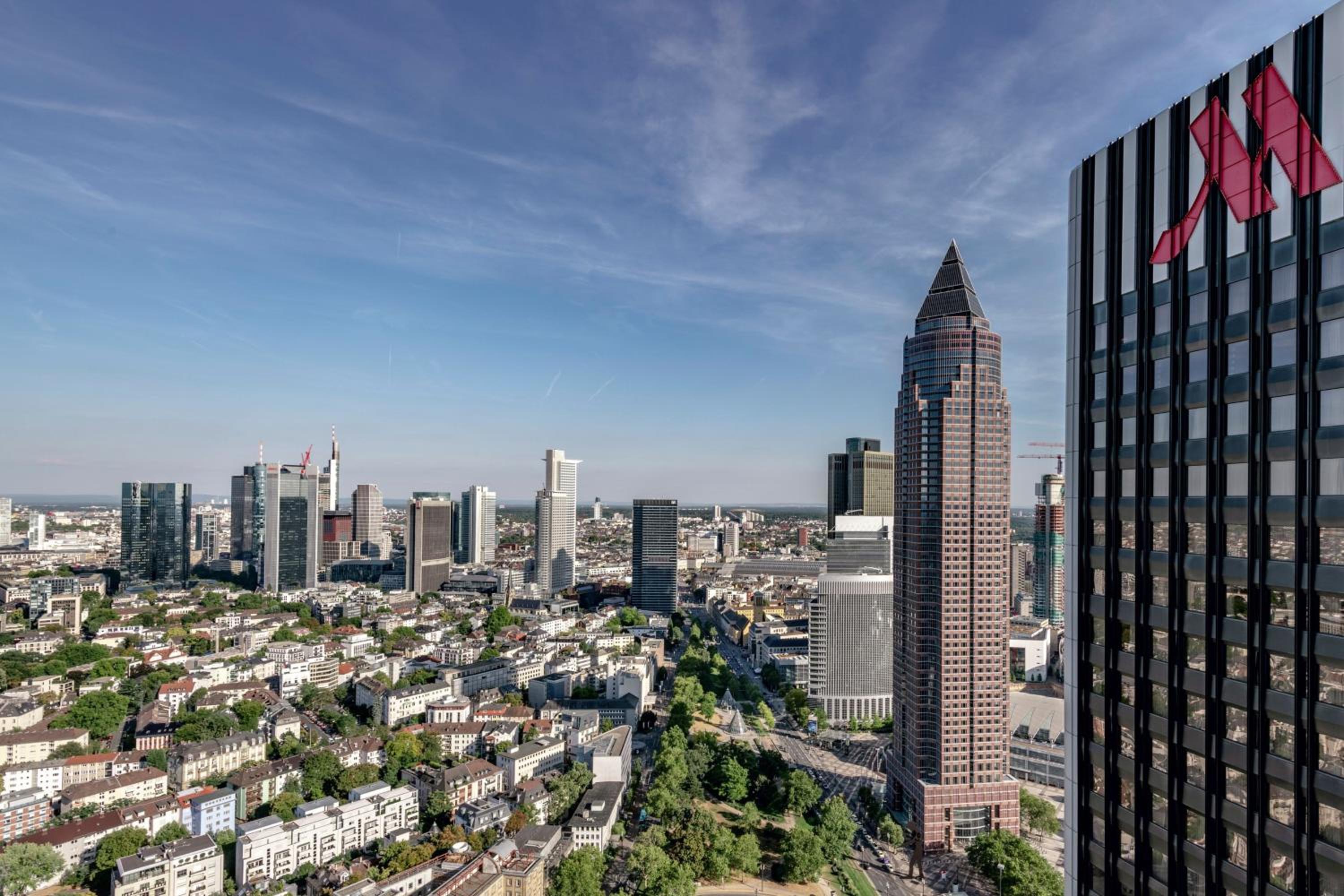 High Floor Skyline View, Guest room, 1 King, Skyline view - Photo 2