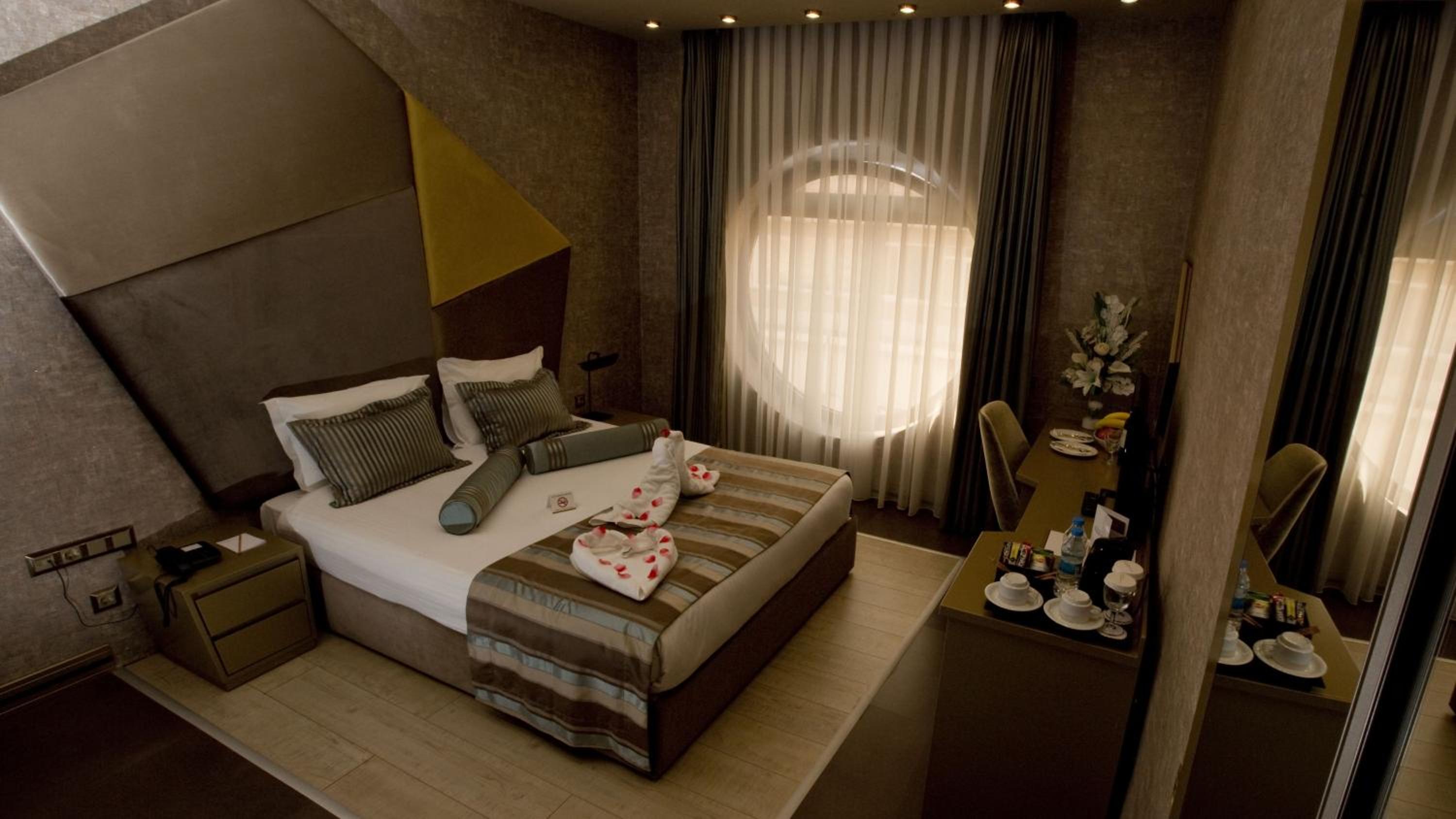 Deluxe Double Room with City View photo 1