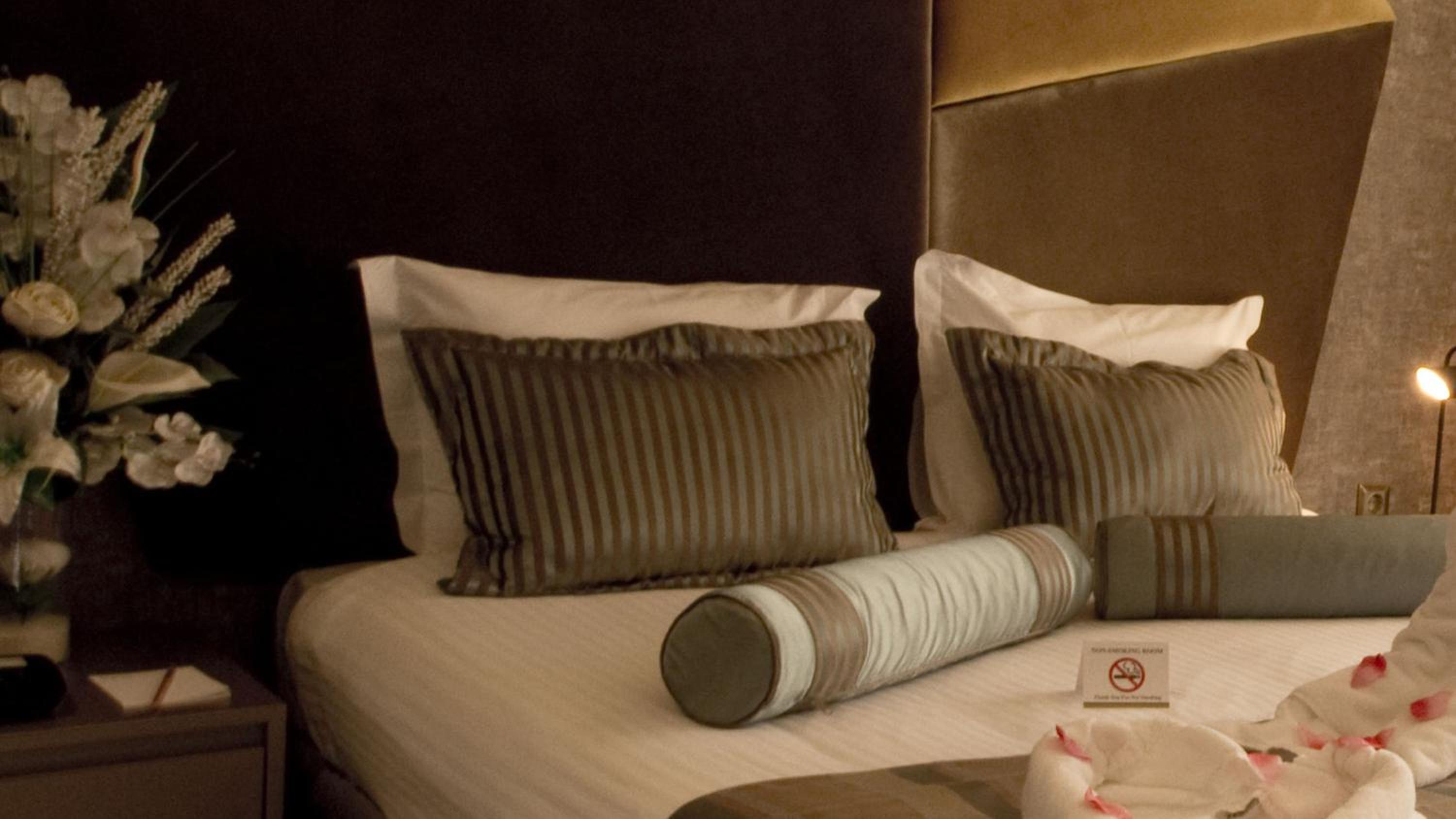 Deluxe Double Room with City View photo 3