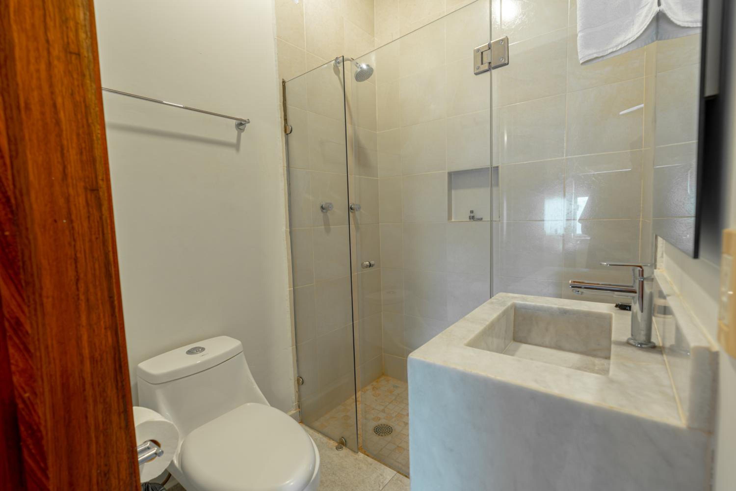 Twin Room - Photo 7