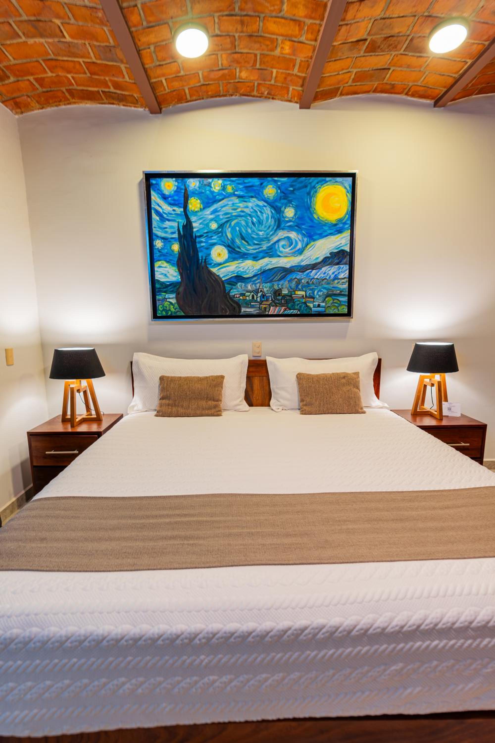 Deluxe Room (2 Adults + 1 Child) - Photo 4
