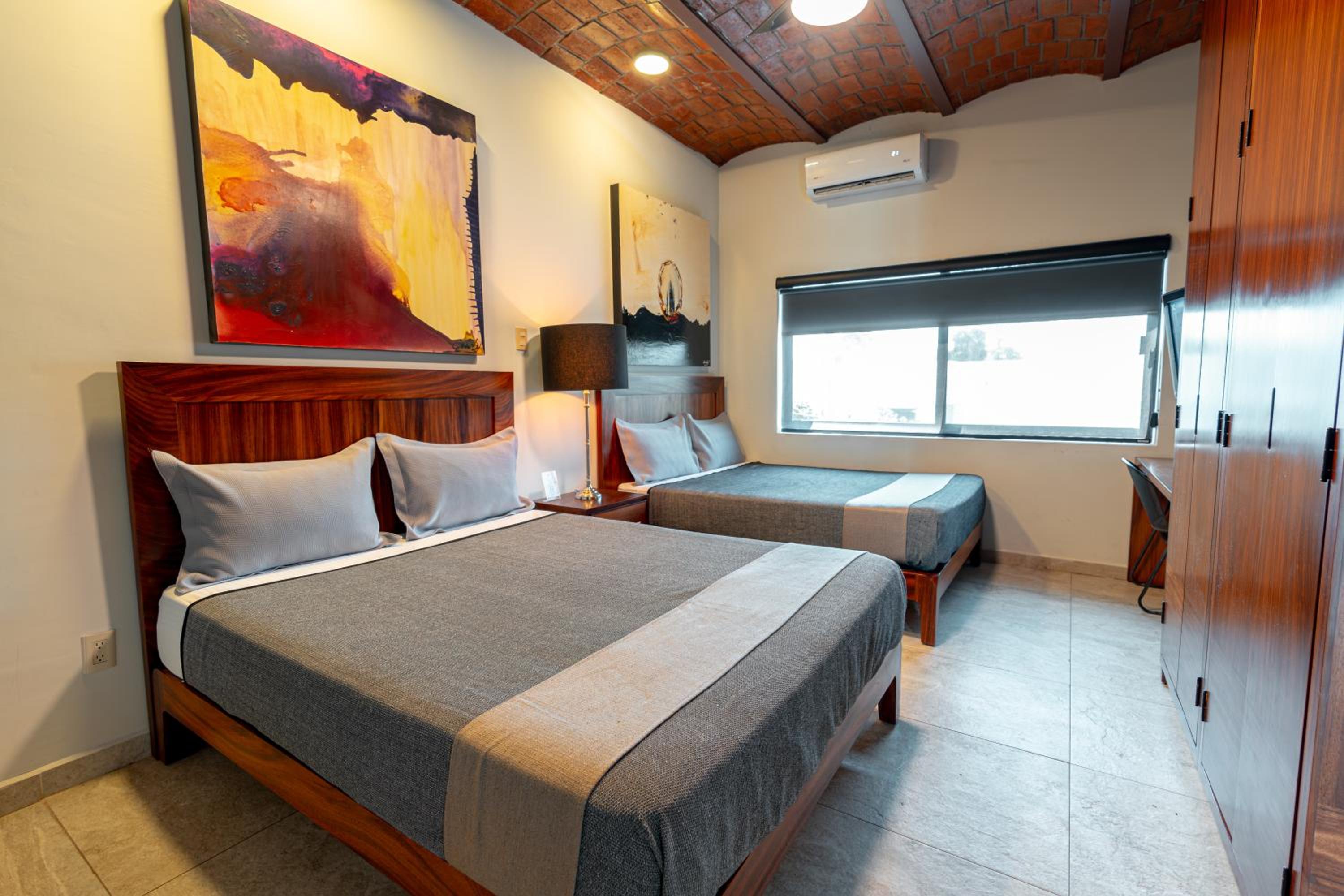 Twin Room - Photo 11