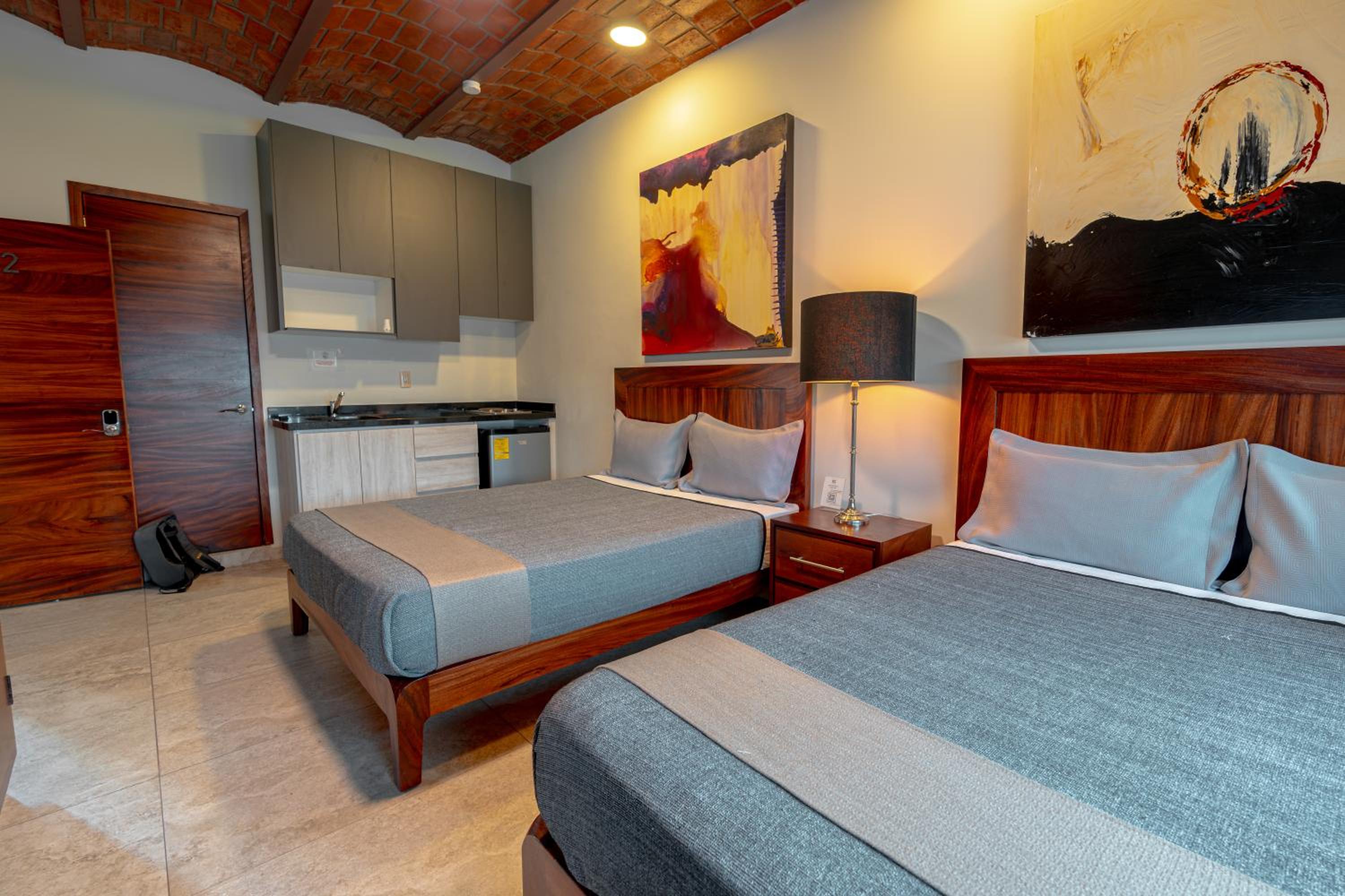 Twin Room - Photo 8