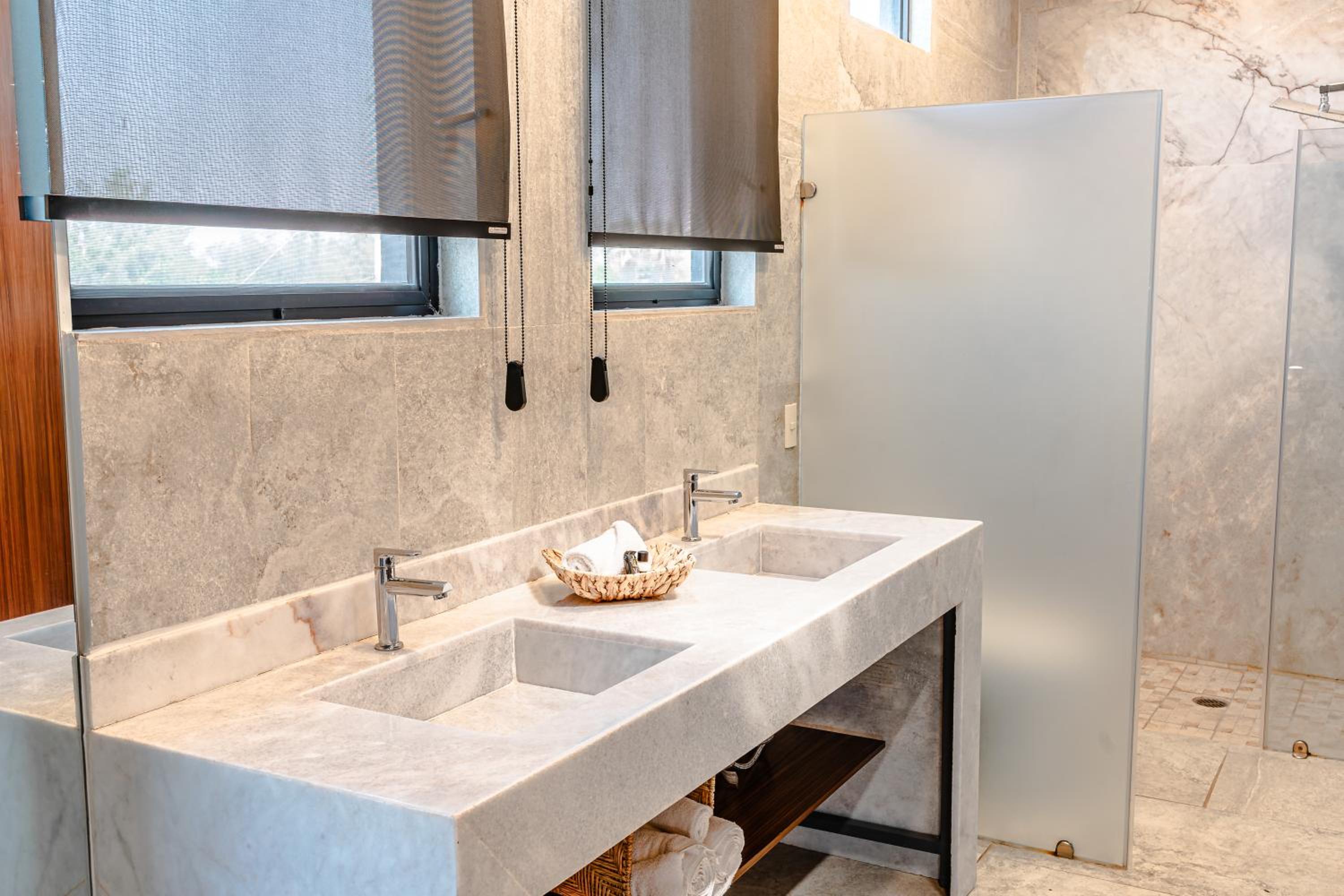Suite - Photo 5